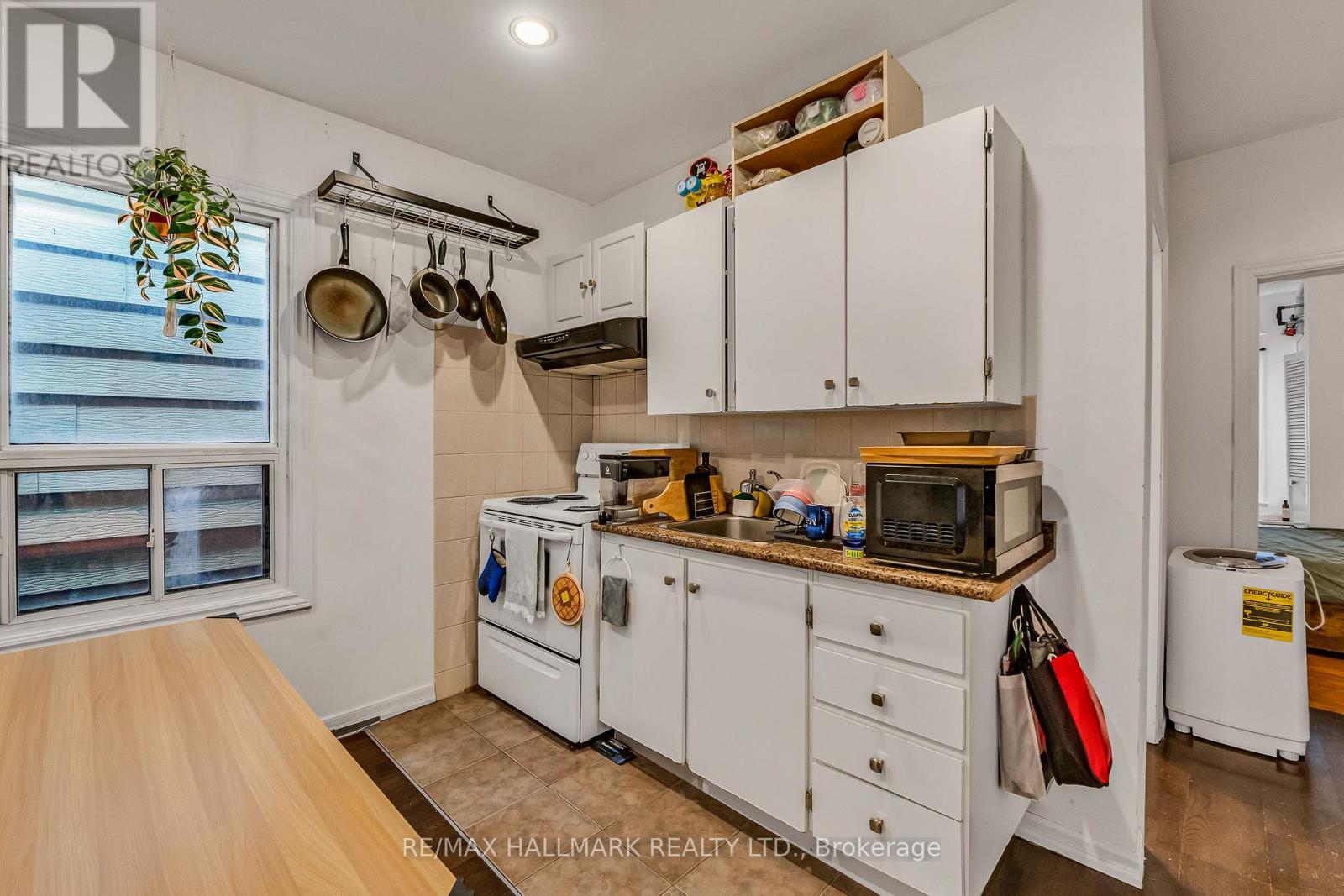 20 Kelvin Avenue, Toronto, Ontario  M4C 5C8 - Photo 21 - E13077908