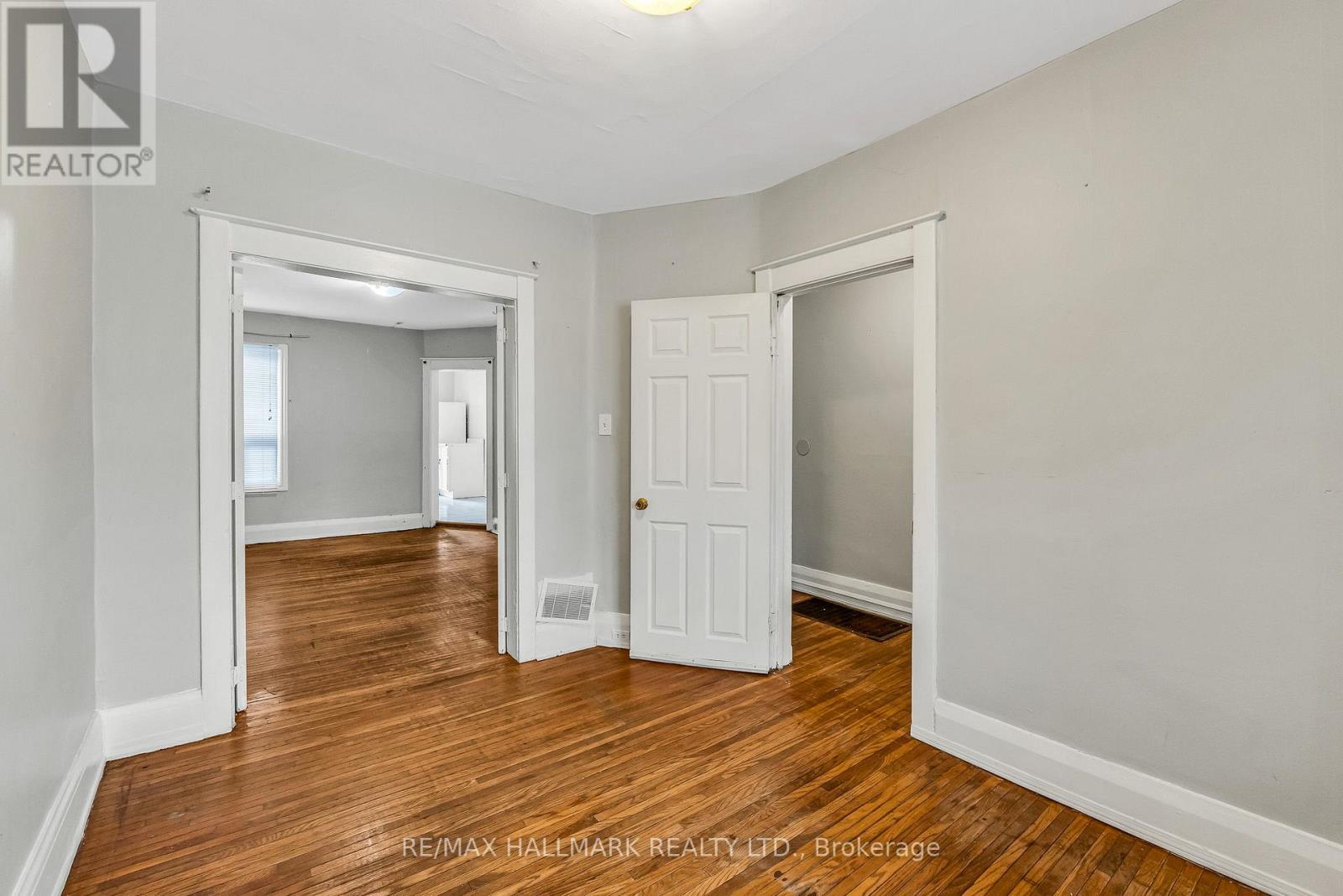 20 Kelvin Avenue, Toronto, Ontario  M4C 5C8 - Photo 8 - E13077908