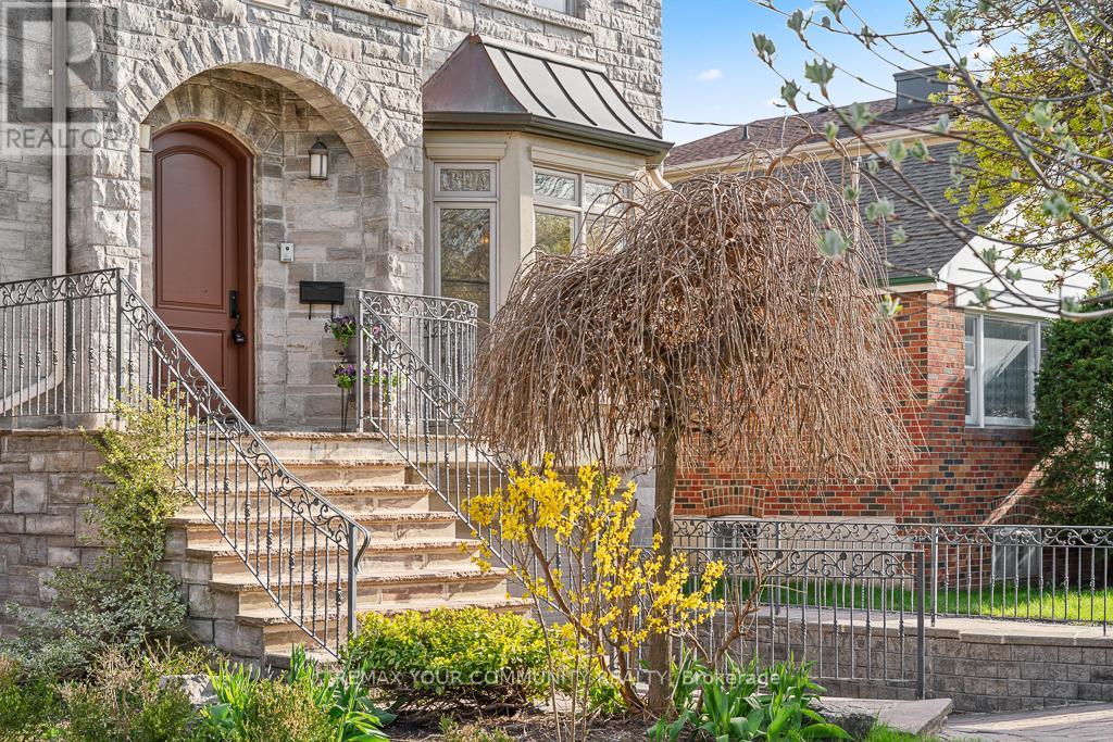 71 Newton Drive, Toronto, Ontario  M2M 2M8 - Photo 2 - C13077384