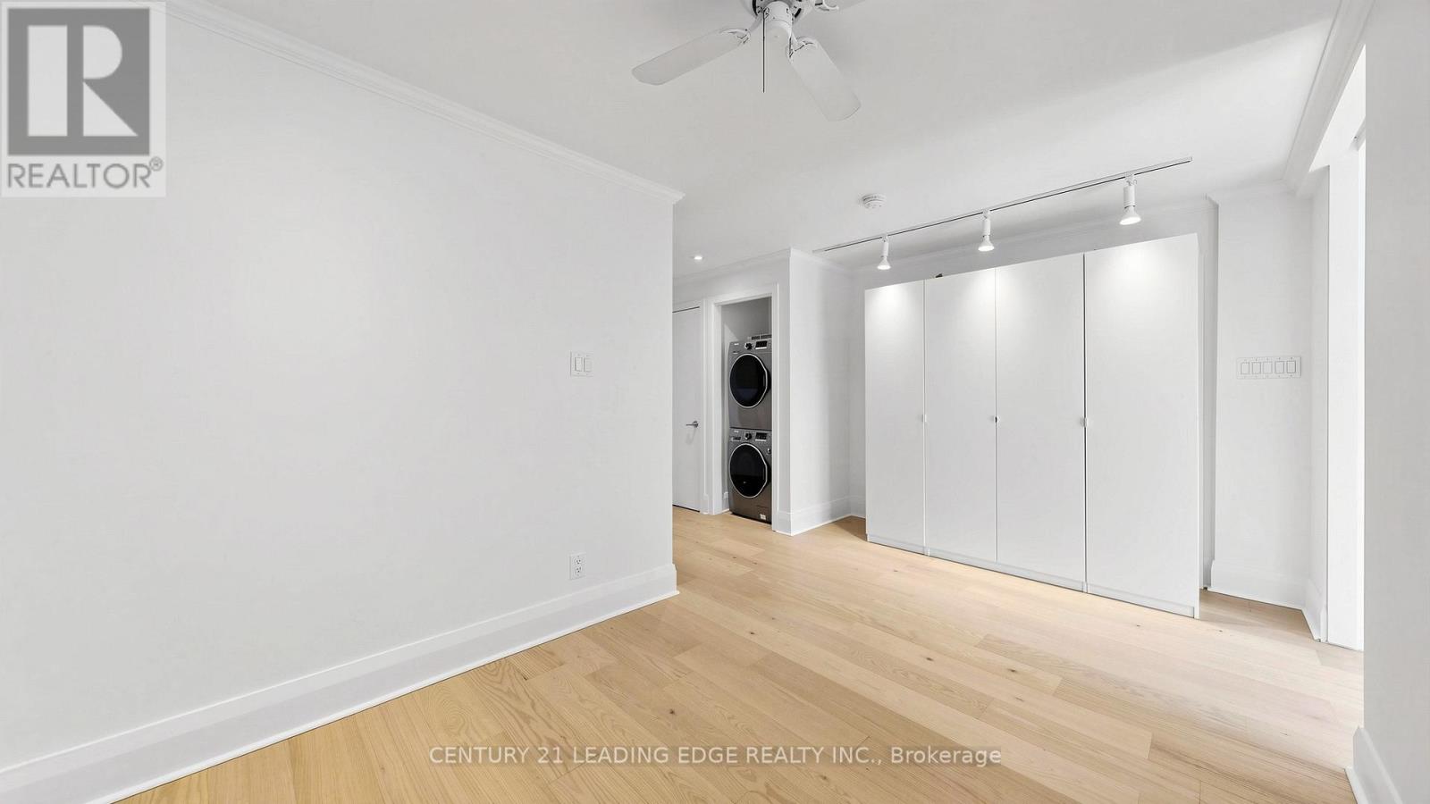 679 Woodbine Avenue, Toronto, Ontario  M4E 2J3 - Photo 13 - E13077972