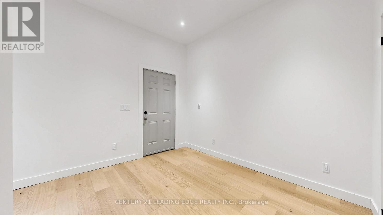 679 Woodbine Avenue, Toronto, Ontario  M4E 2J3 - Photo 18 - E13077972