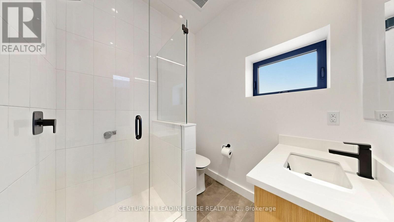 679 Woodbine Avenue, Toronto, Ontario  M4E 2J3 - Photo 19 - E13077972