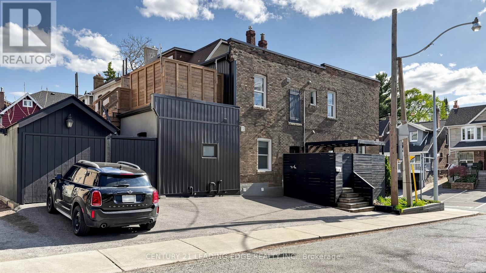 679 Woodbine Avenue, Toronto, Ontario  M4E 2J3 - Photo 2 - E13077972