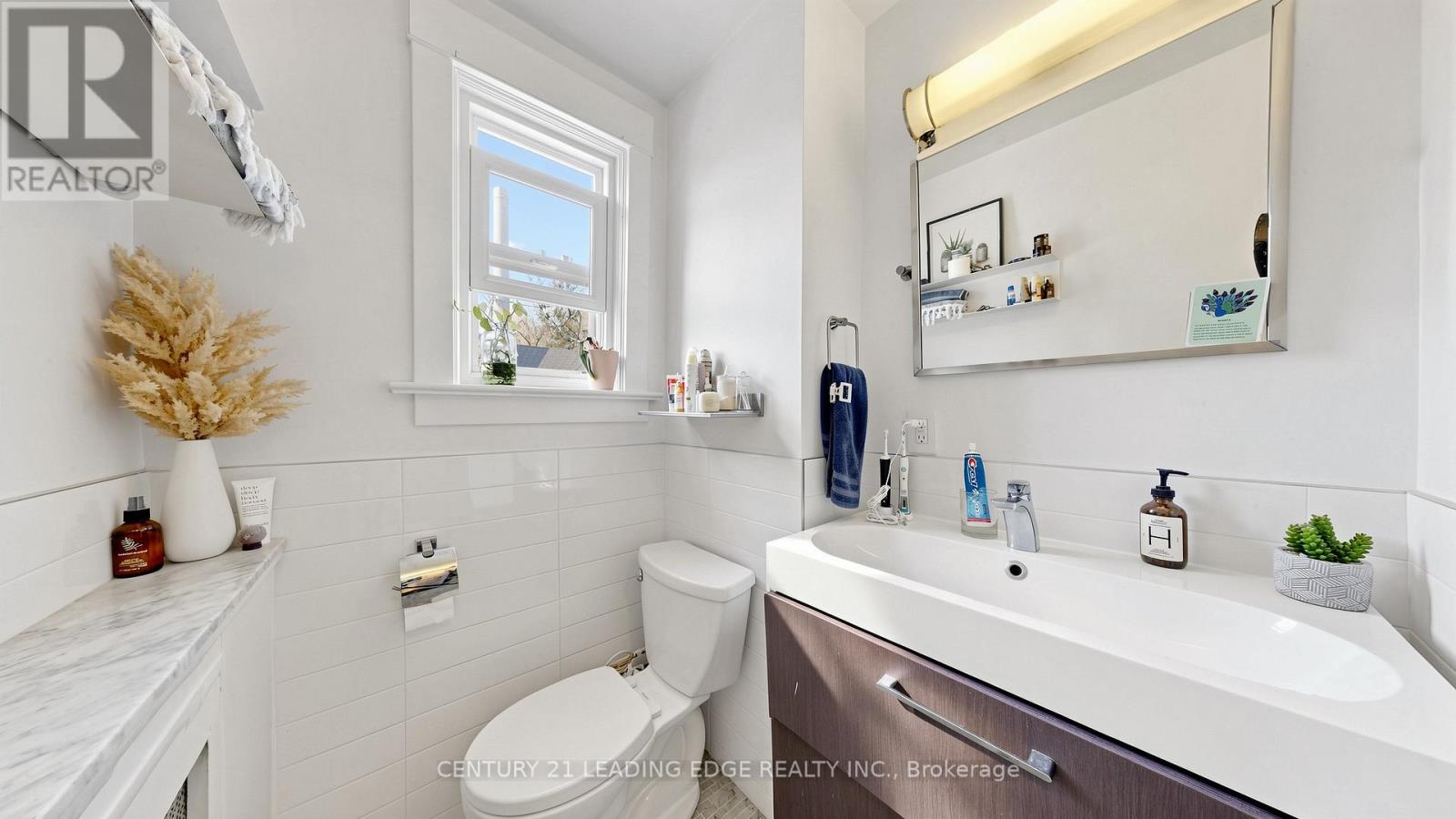 679 Woodbine Avenue, Toronto, Ontario  M4E 2J3 - Photo 38 - E13077972