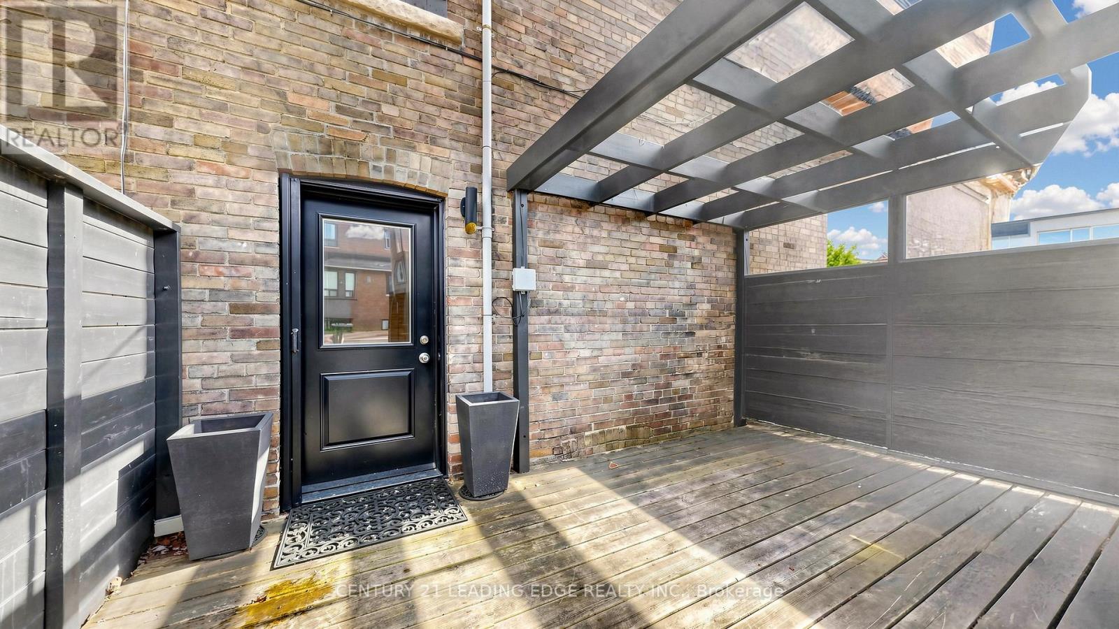 679 Woodbine Avenue, Toronto, Ontario  M4E 2J3 - Photo 4 - E13077972