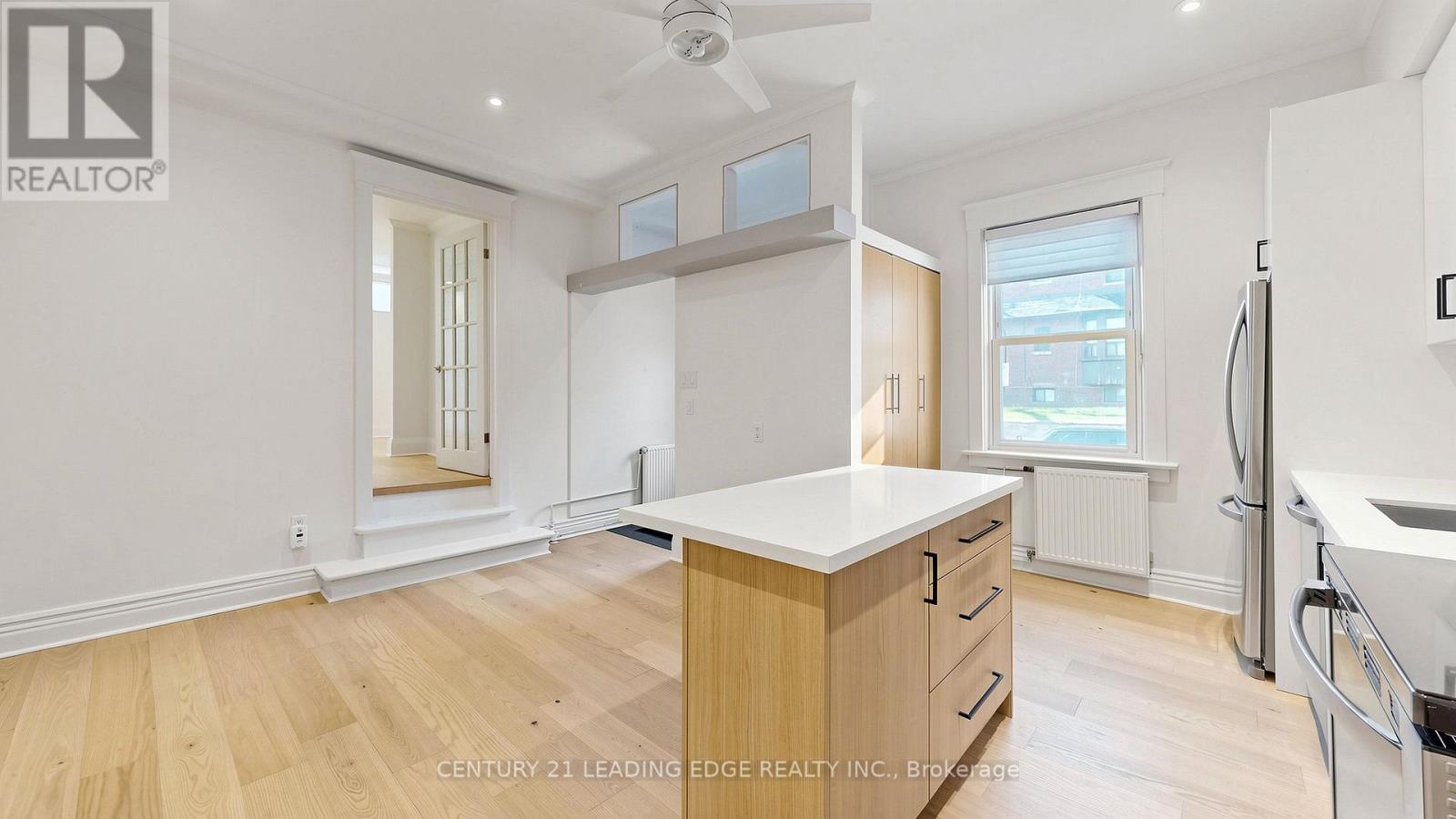679 Woodbine Avenue, Toronto, Ontario  M4E 2J3 - Photo 7 - E13077972