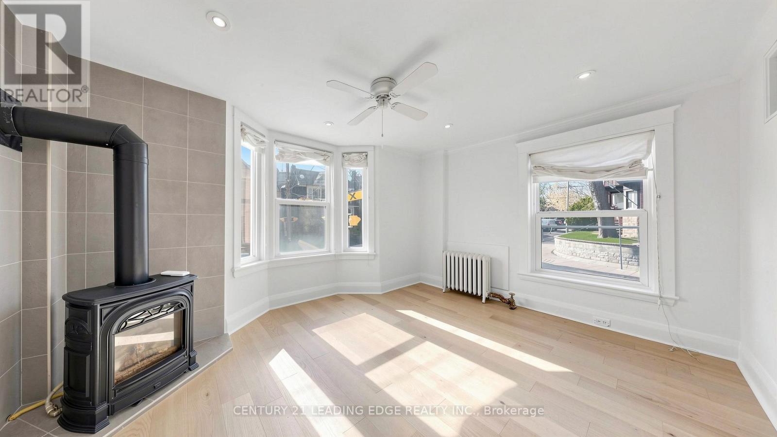679 Woodbine Avenue, Toronto, Ontario  M4E 2J3 - Photo 9 - E13077972