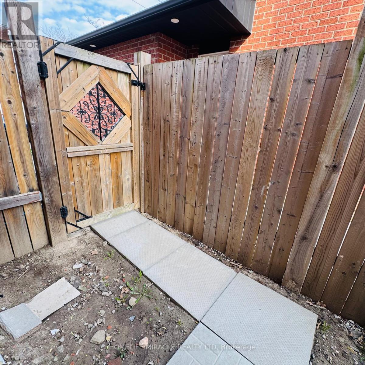 Bsmt - 4204 Perivale Road, Mississauga, Ontario  L5C 3Y5 - Photo 3 - W13030978