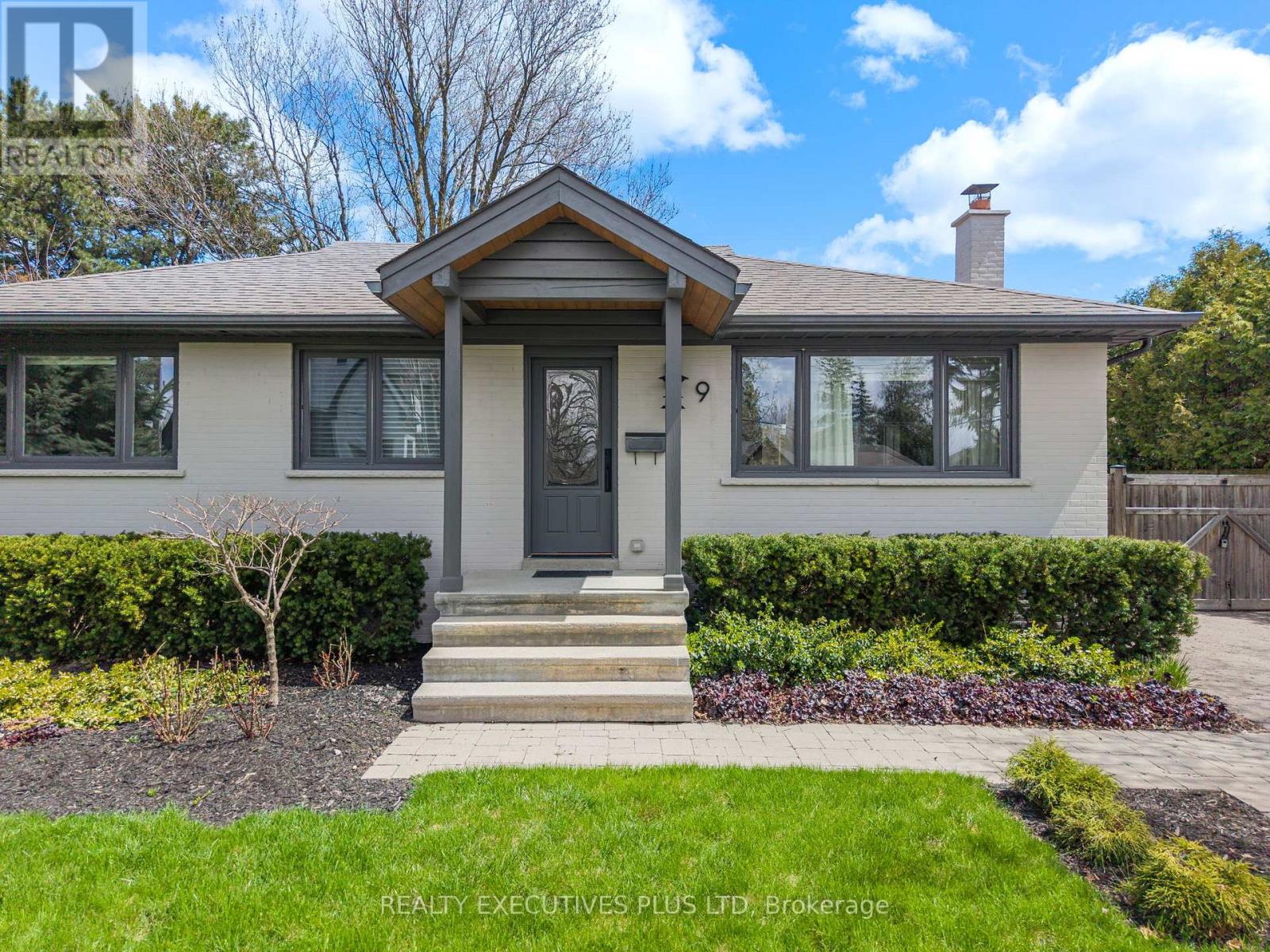 9 Hazelbury Drive, King, Ontario  L0G 1N0 - Photo 1 - N13077742