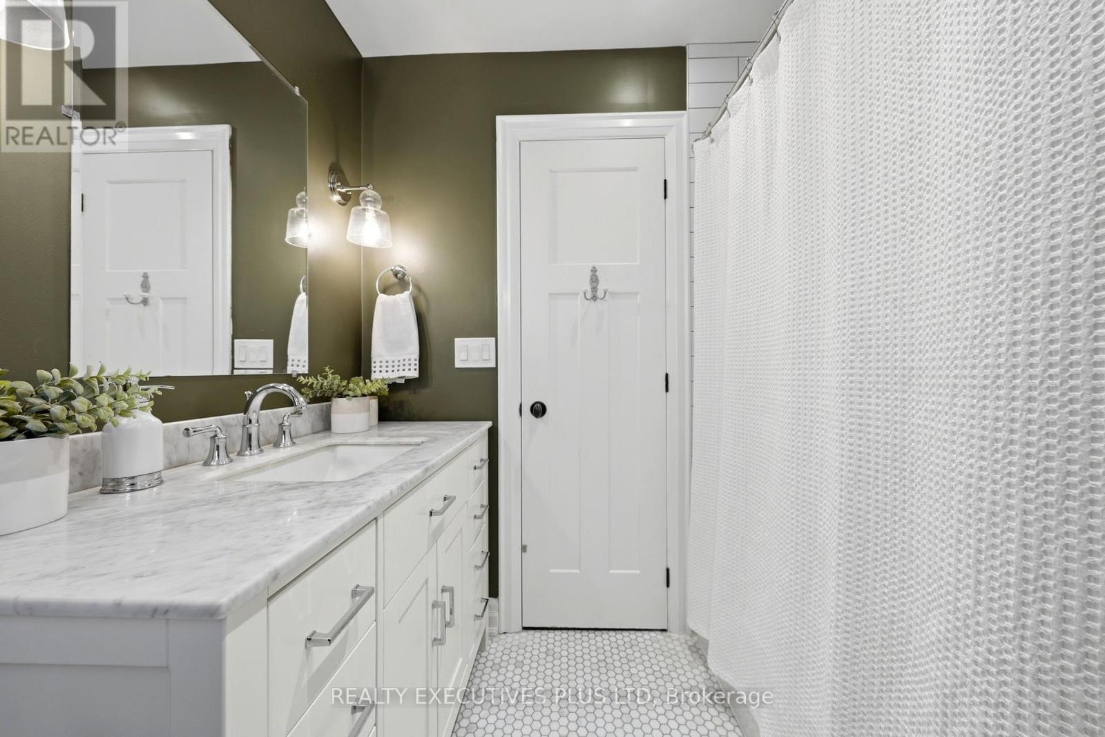 9 Hazelbury Drive, King, Ontario  L0G 1N0 - Photo 15 - N13077742