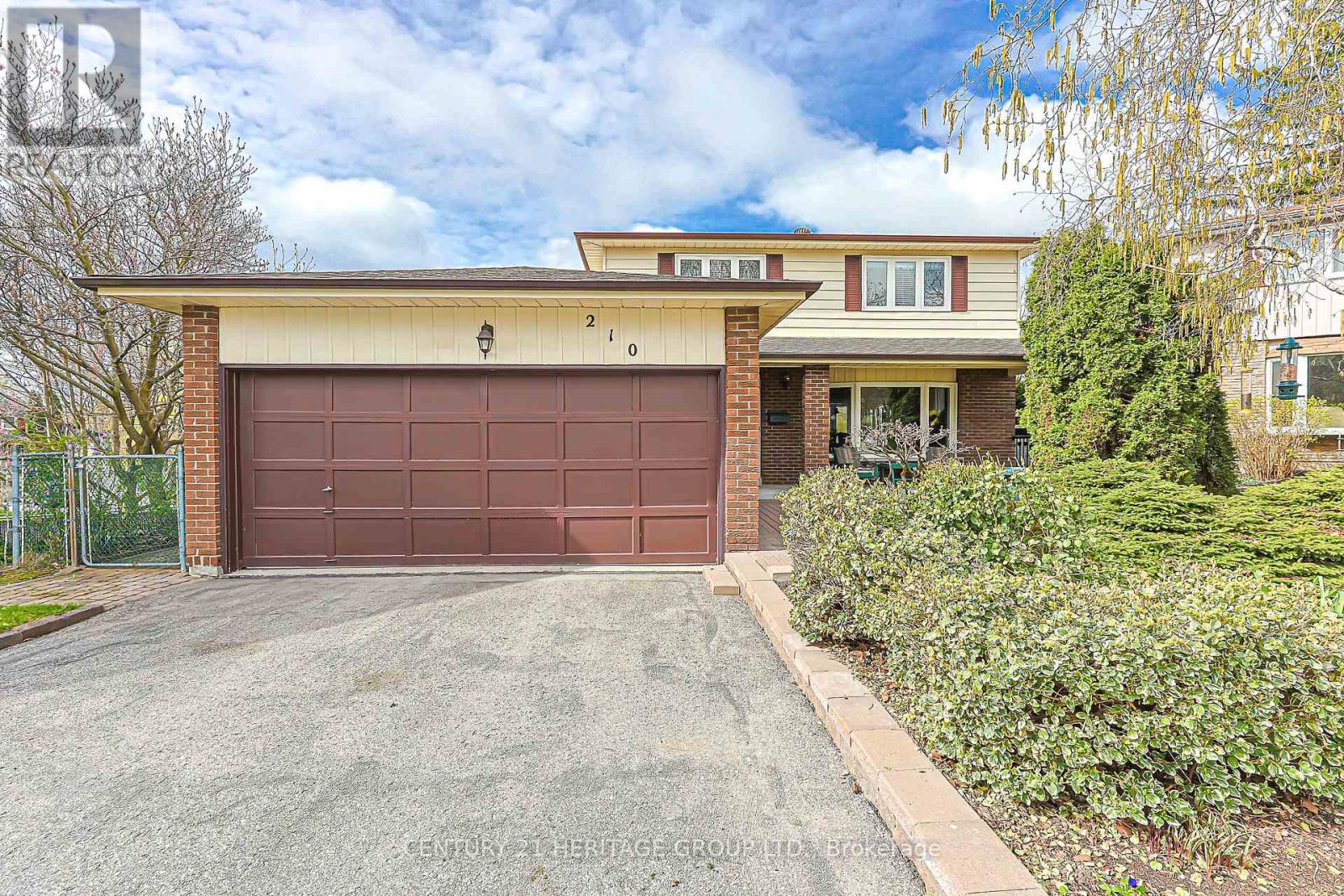 210 Thornwillow Court, Newmarket, Ontario  L3Y 5R2 - Photo 1 - N13077754
