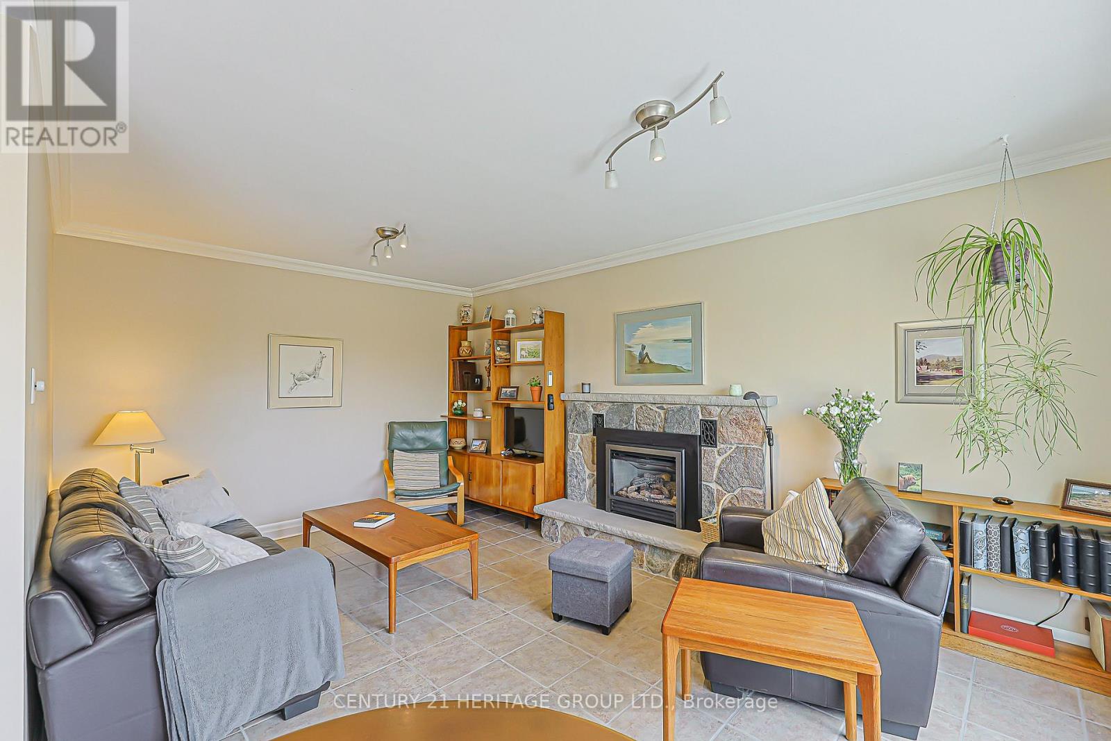 210 Thornwillow Court, Newmarket, Ontario  L3Y 5R2 - Photo 10 - N13077754