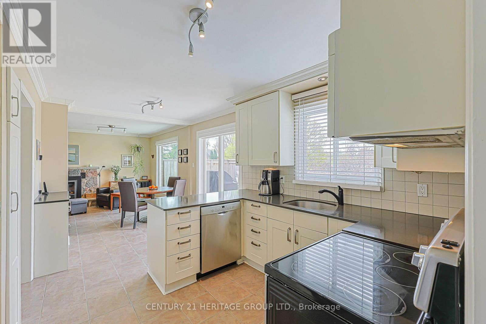 210 Thornwillow Court, Newmarket, Ontario  L3Y 5R2 - Photo 15 - N13077754