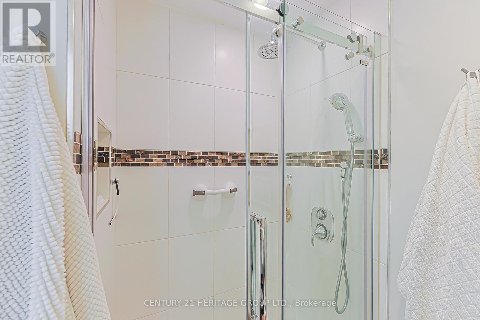 210 Thornwillow Court, Newmarket, Ontario  L3Y 5R2 - Photo 17 - N13077754