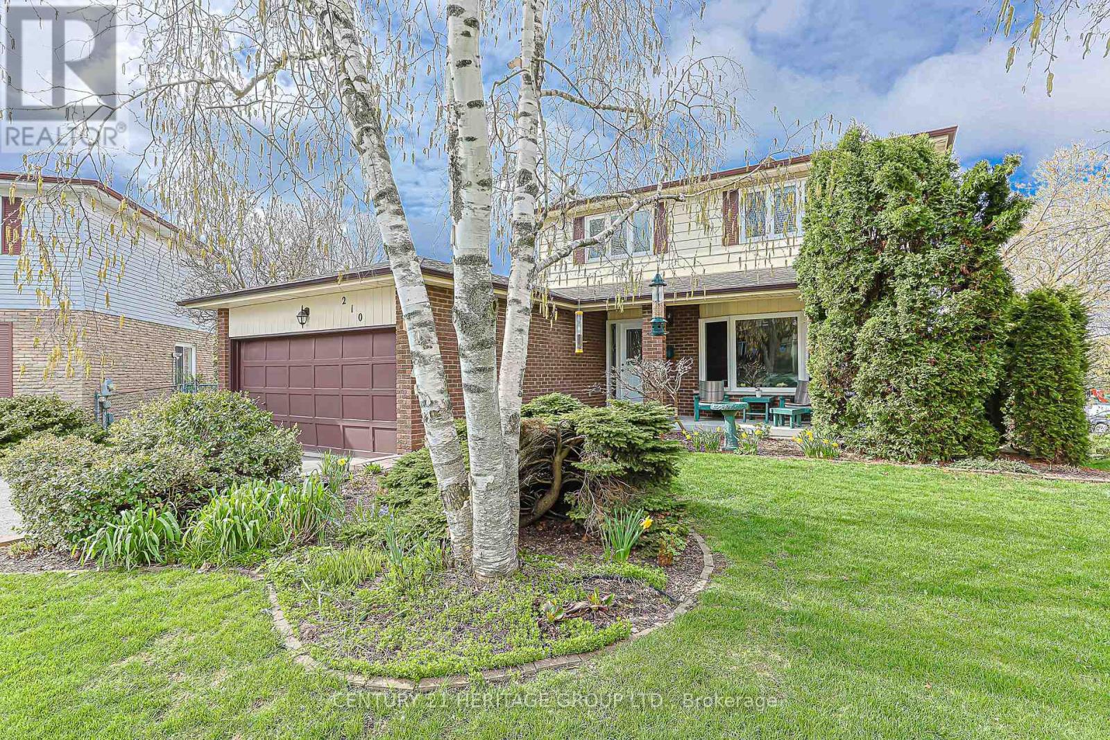 210 Thornwillow Court, Newmarket, Ontario  L3Y 5R2 - Photo 3 - N13077754
