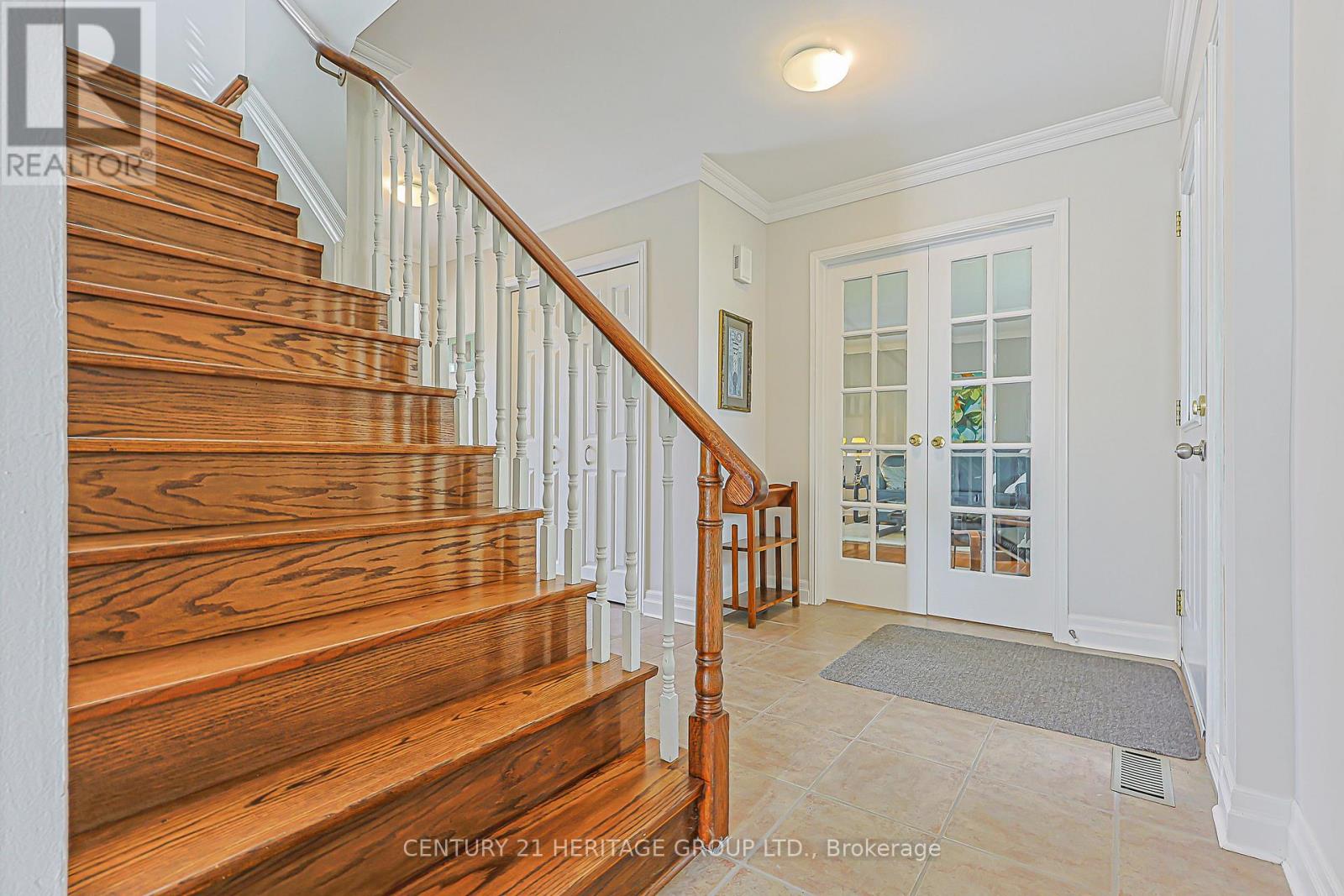 210 Thornwillow Court, Newmarket, Ontario  L3Y 5R2 - Photo 4 - N13077754