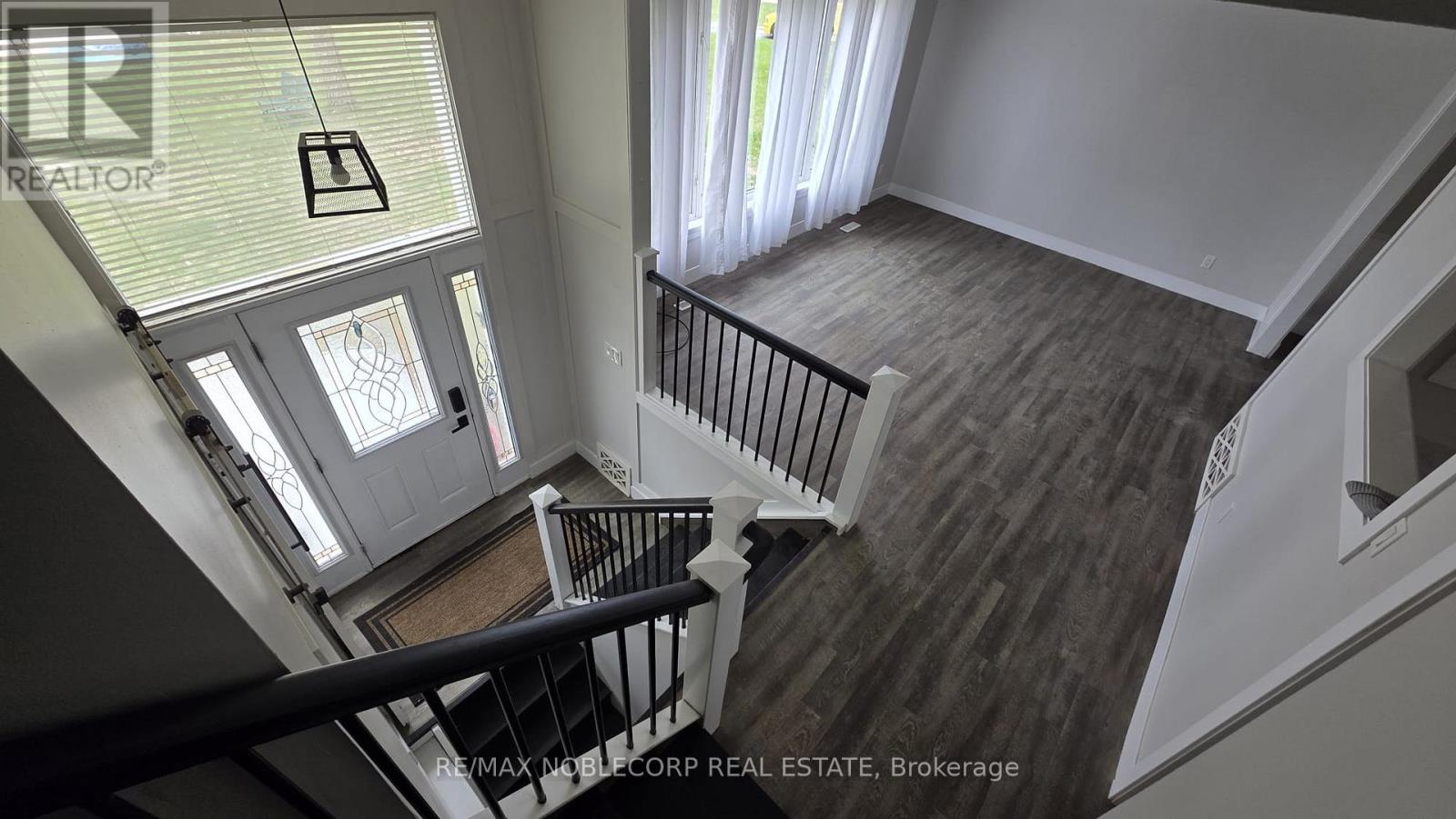 17 Larkdale Crescent, Essa, Ontario  L0M 1B0 - Photo 3 - N13077822
