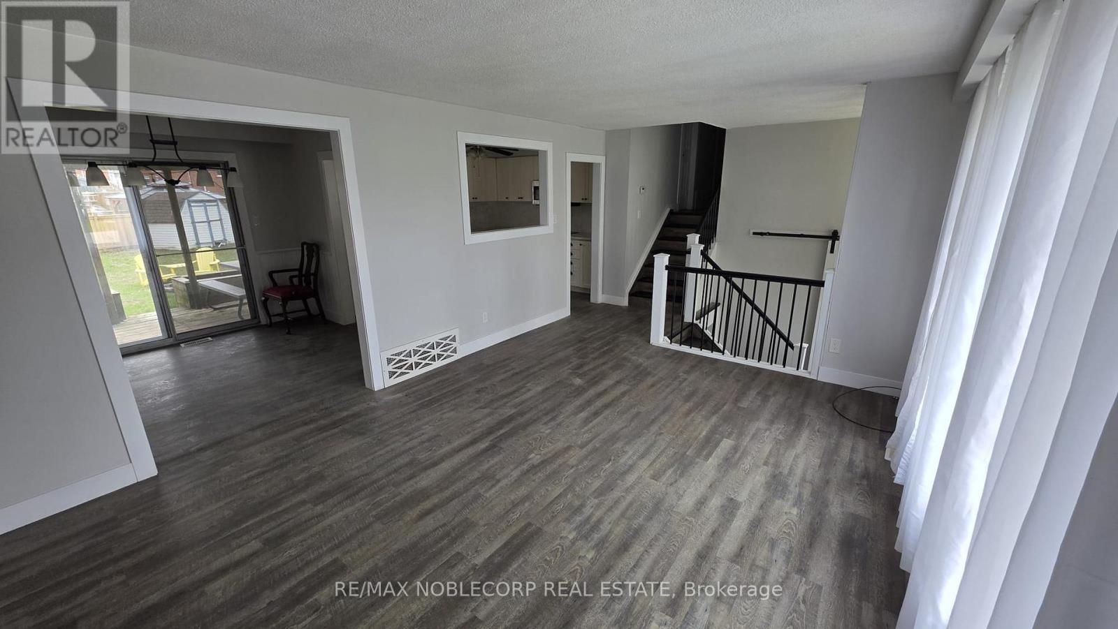17 Larkdale Crescent, Essa, Ontario  L0M 1B0 - Photo 5 - N13077822