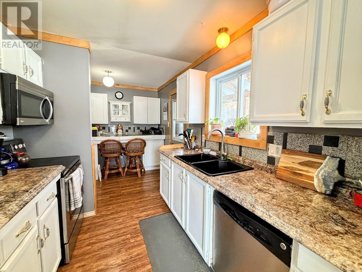 64 Hemlo Dr, Marathon, Ontario  P0T 2E0 - Photo 2 - TB2600887