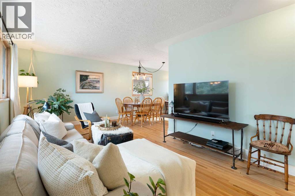 4823 Waverley Drive SW, Calgary, Alberta  T3C 2P5 - Photo 3 - A2296581