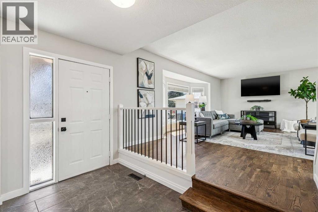 69 Suntree Lane, Okotoks, Alberta  T1S 1C2 - Photo 5 - A2303421