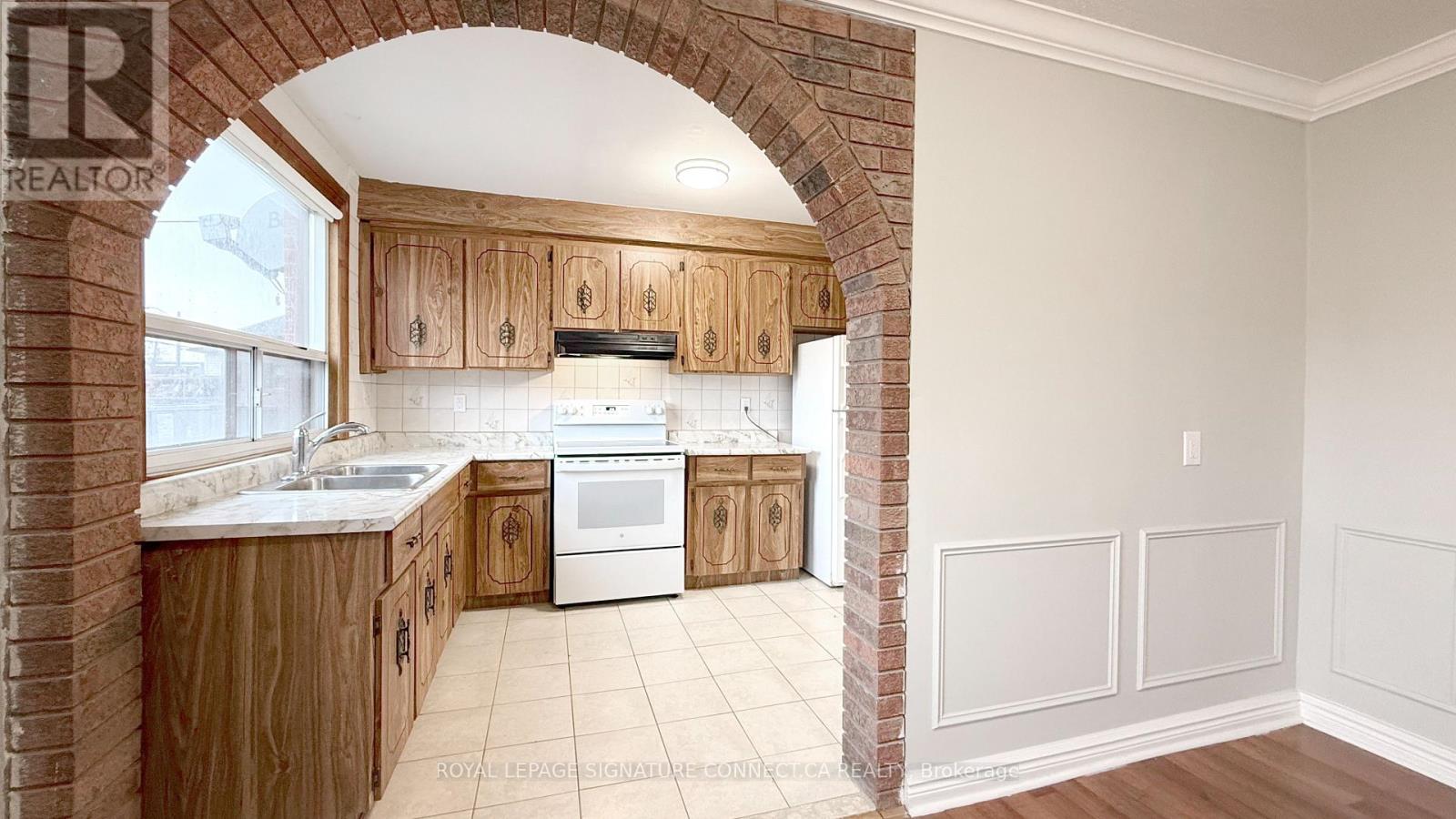 56 Snider Avenue, Toronto, Ontario  M6E 4R9 - Photo 8 - W13077696