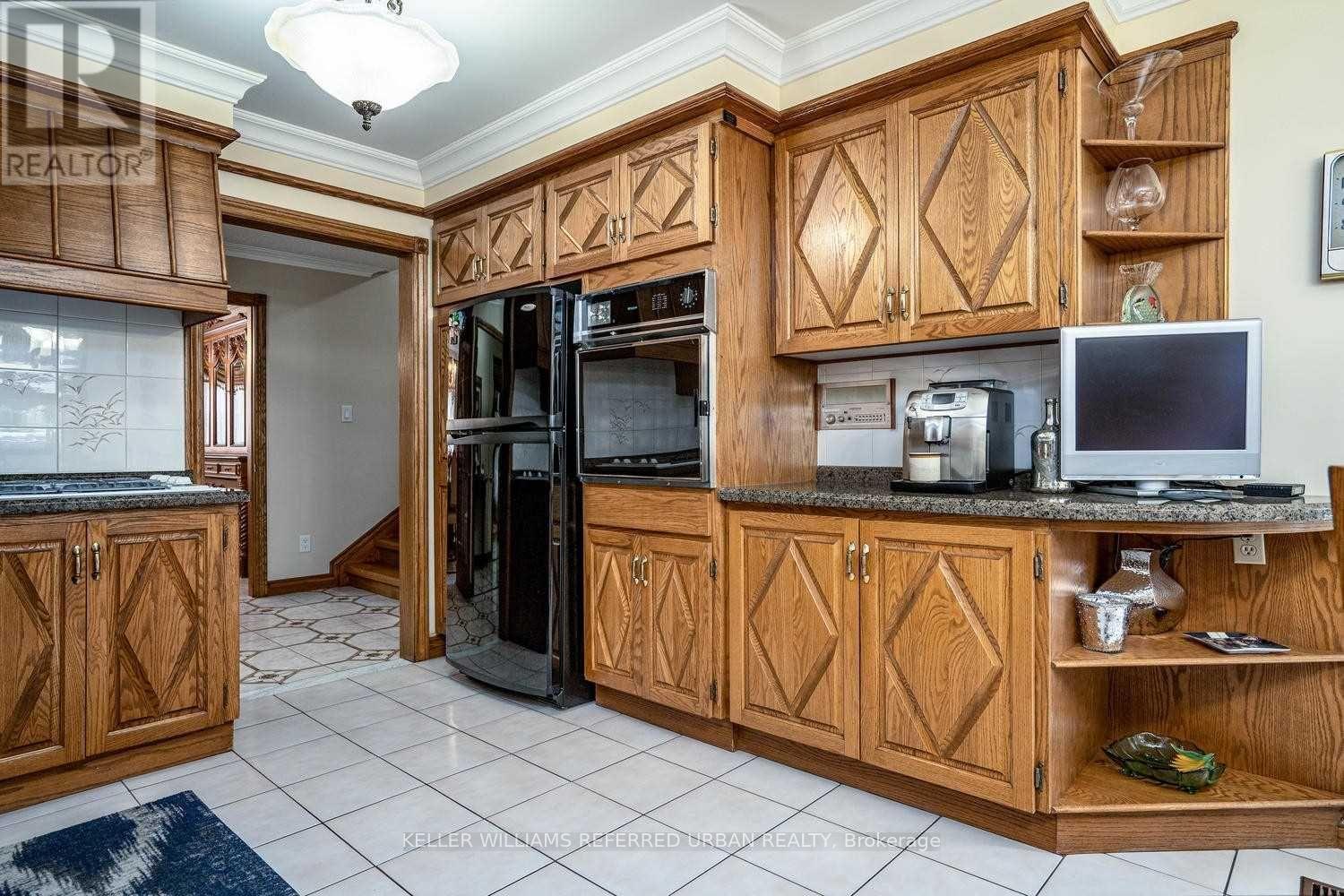 17 Hathor Crescent, Toronto, Ontario  M9L 1C1 - Photo 10 - W13077798