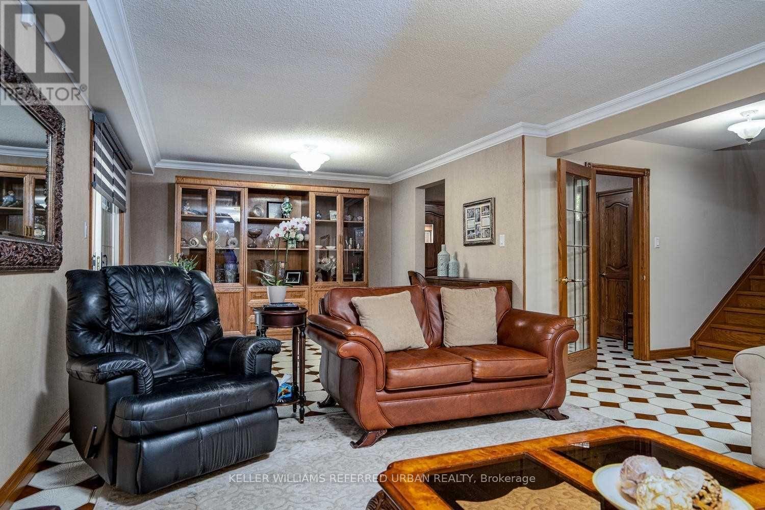 17 Hathor Crescent, Toronto, Ontario  M9L 1C1 - Photo 18 - W13077798