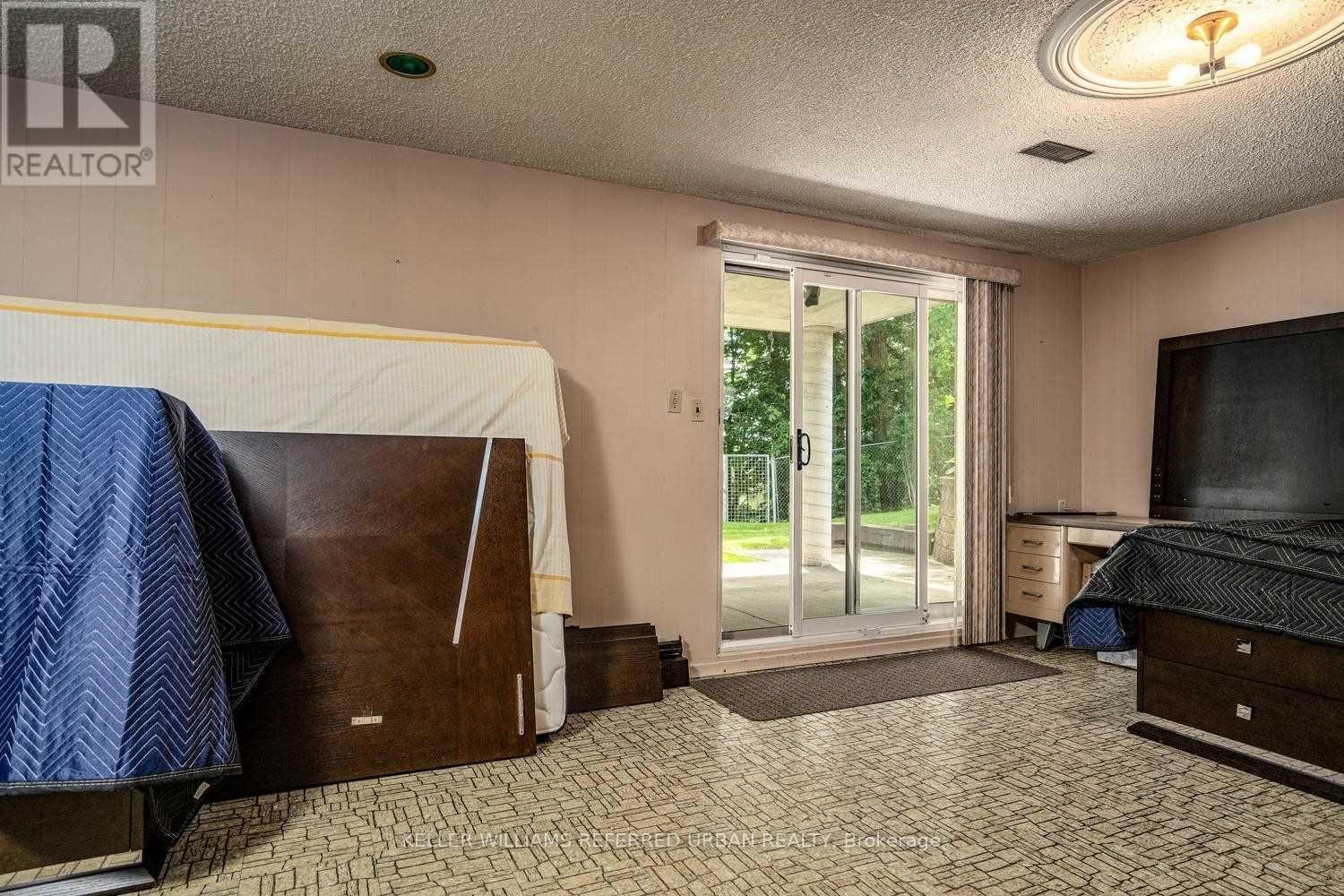 17 Hathor Crescent, Toronto, Ontario  M9L 1C1 - Photo 24 - W13077798