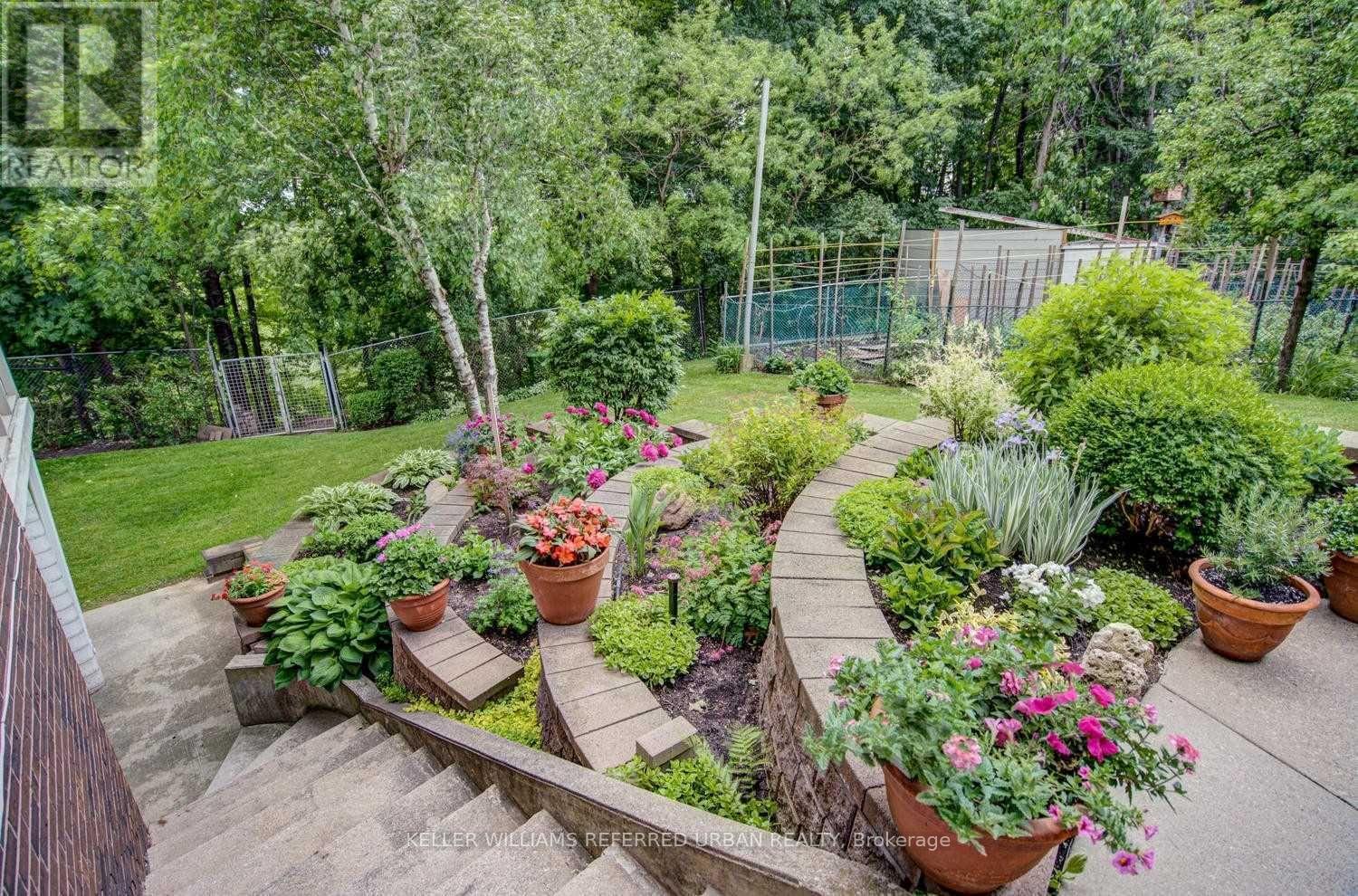17 Hathor Crescent, Toronto, Ontario  M9L 1C1 - Photo 7 - W13077798