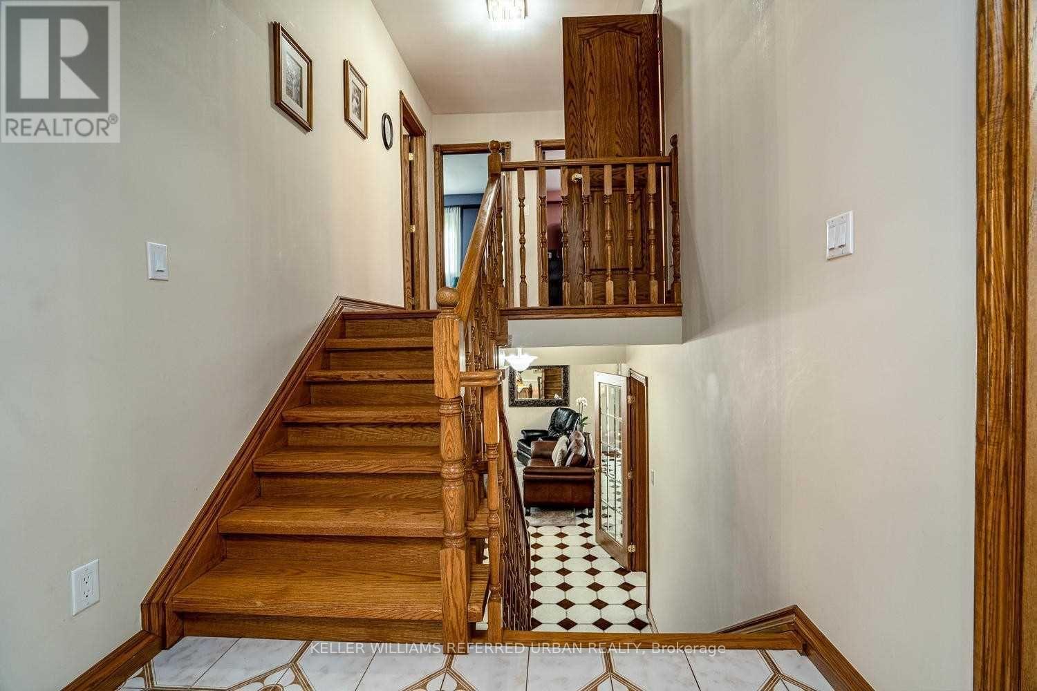 17 Hathor Crescent, Toronto, Ontario  M9L 1C1 - Photo 8 - W13077798
