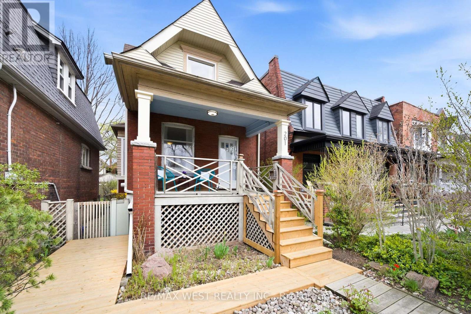 201 GILMOUR AVENUE, Toronto, Ontario