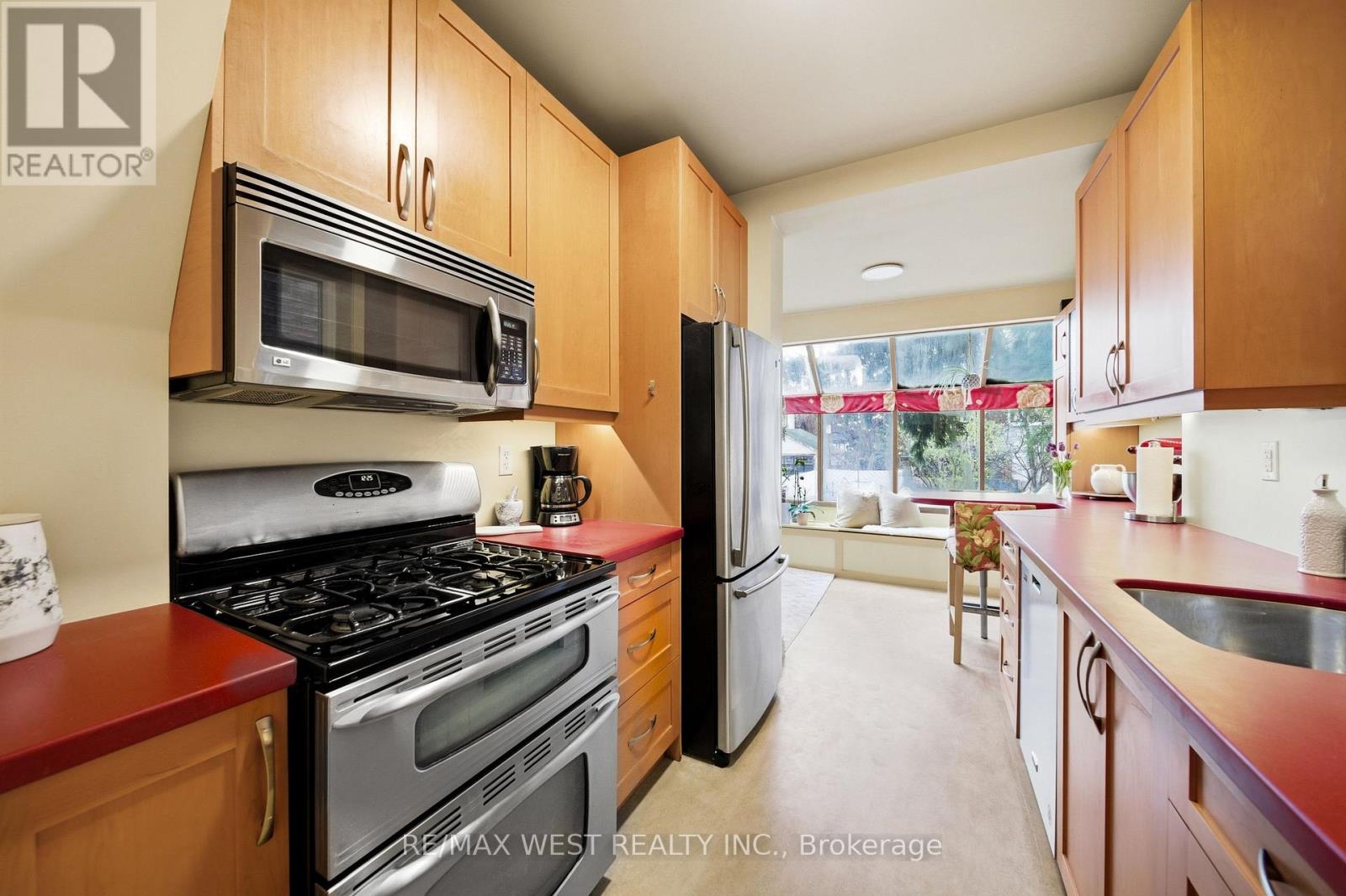 201 Gilmour Avenue, Toronto, Ontario  M6P 3B2 - Photo 10 - W13077854