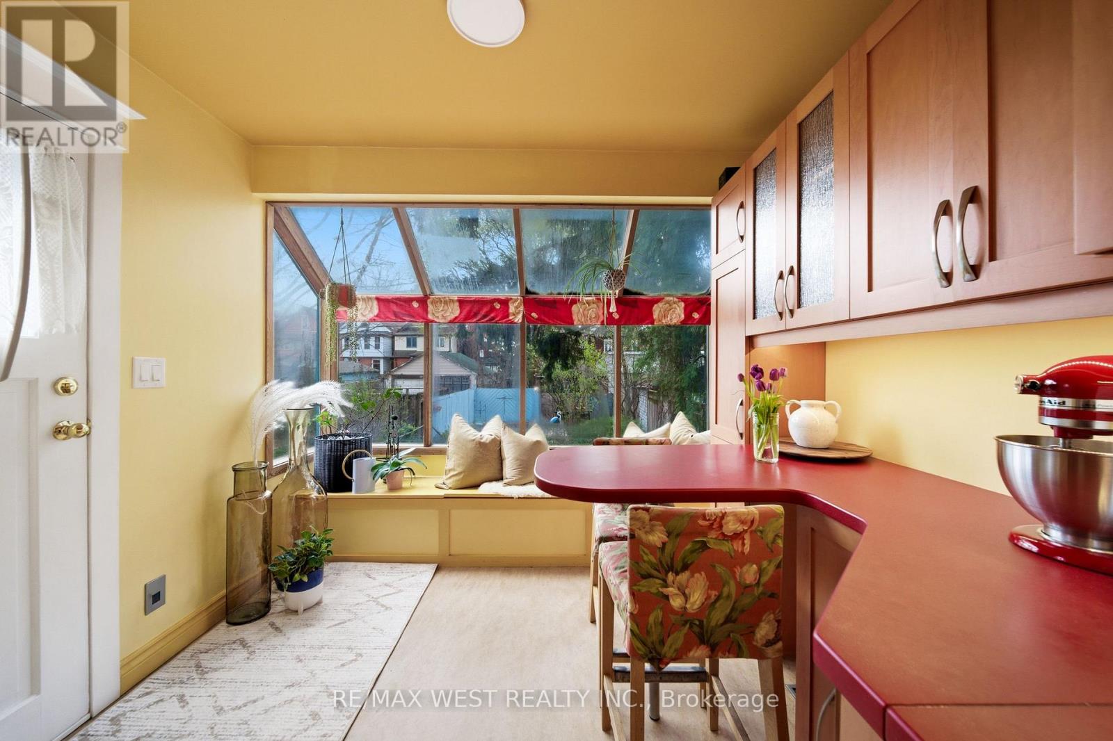 201 Gilmour Avenue, Toronto, Ontario  M6P 3B2 - Photo 11 - W13077854
