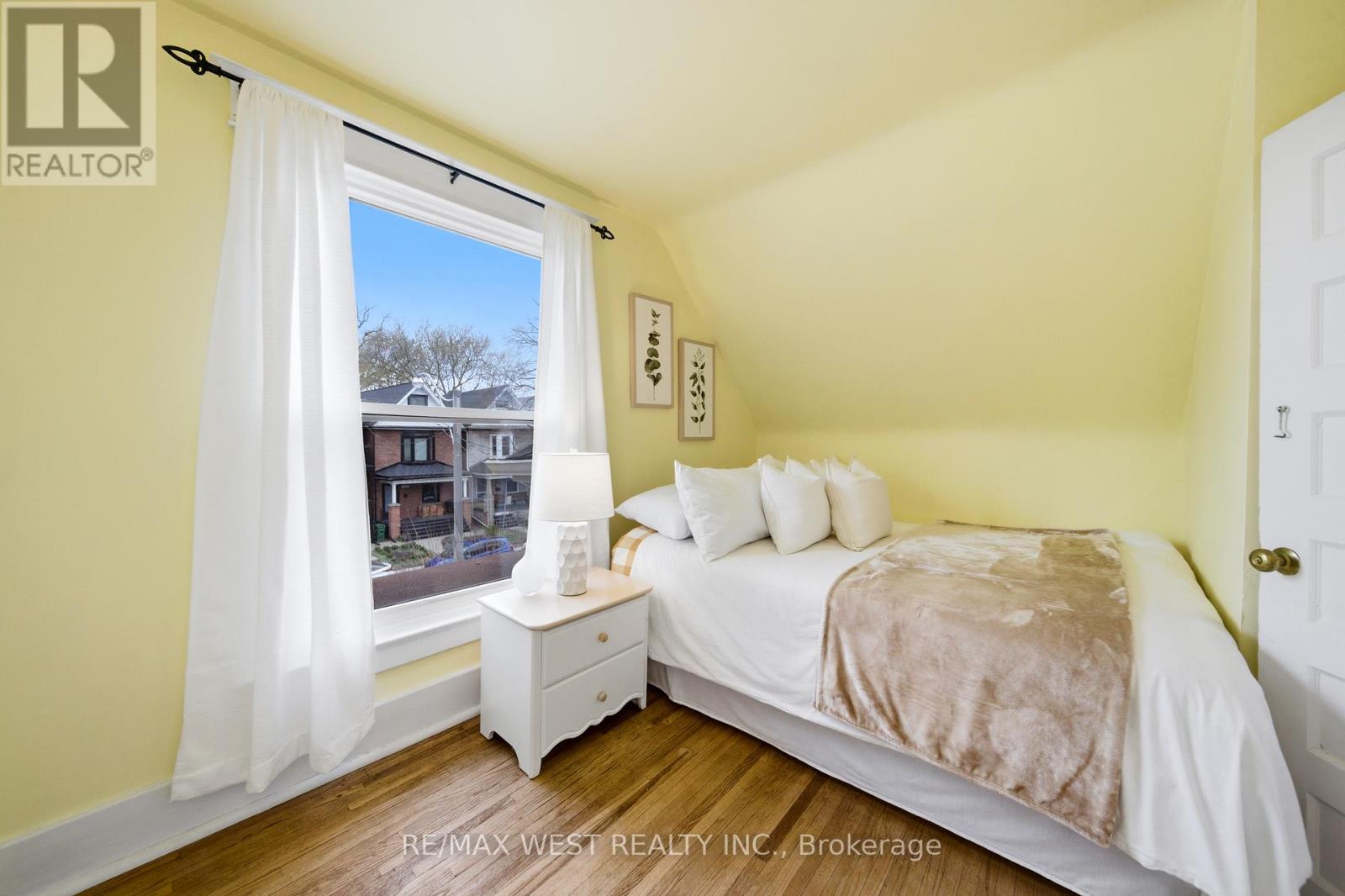 201 Gilmour Avenue, Toronto, Ontario  M6P 3B2 - Photo 14 - W13077854