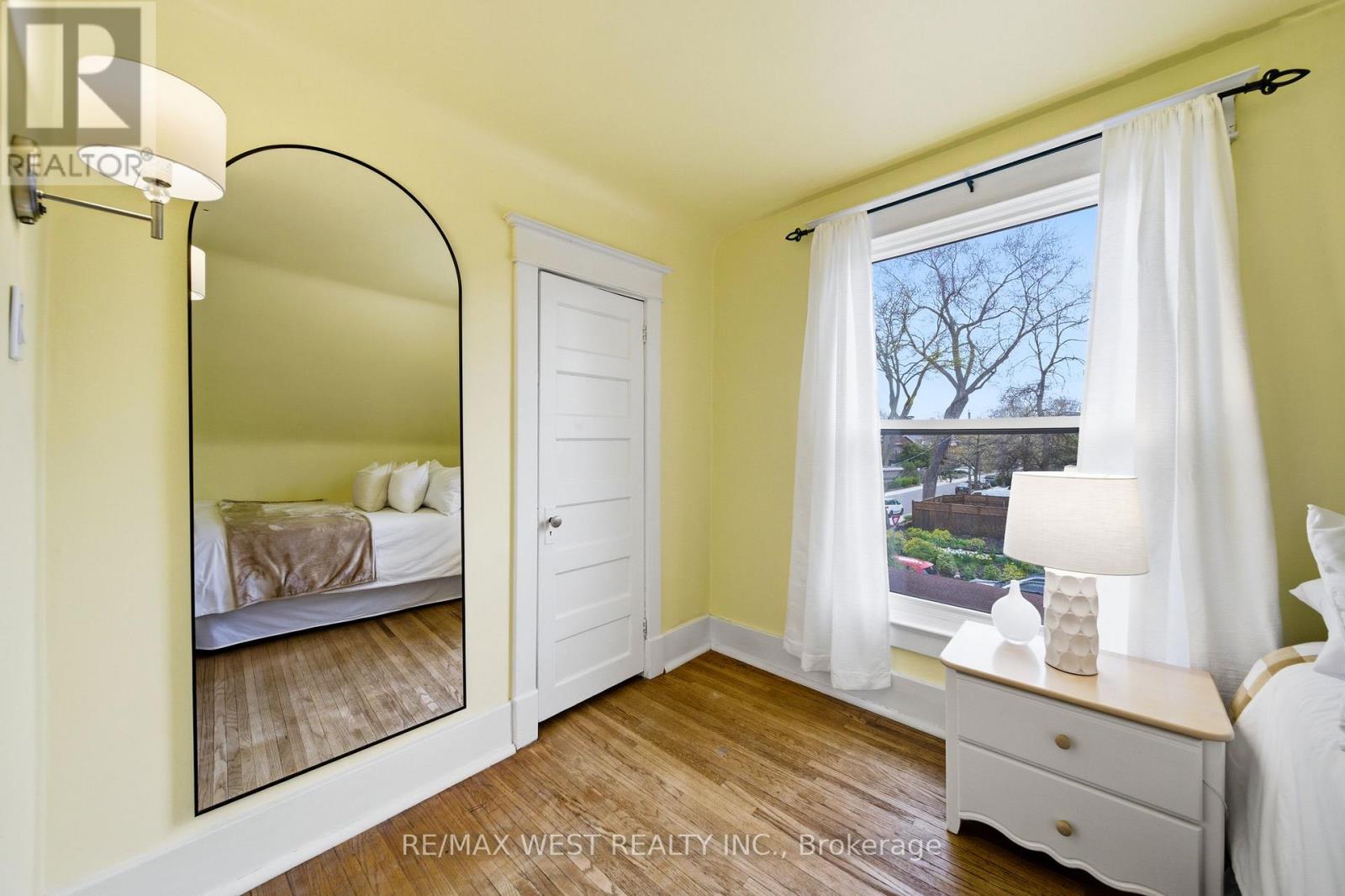 201 Gilmour Avenue, Toronto, Ontario  M6P 3B2 - Photo 15 - W13077854