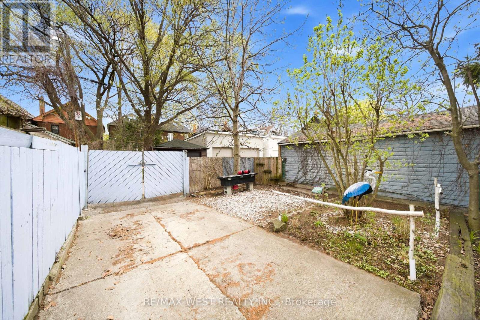 201 Gilmour Avenue, Toronto, Ontario  M6P 3B2 - Photo 24 - W13077854