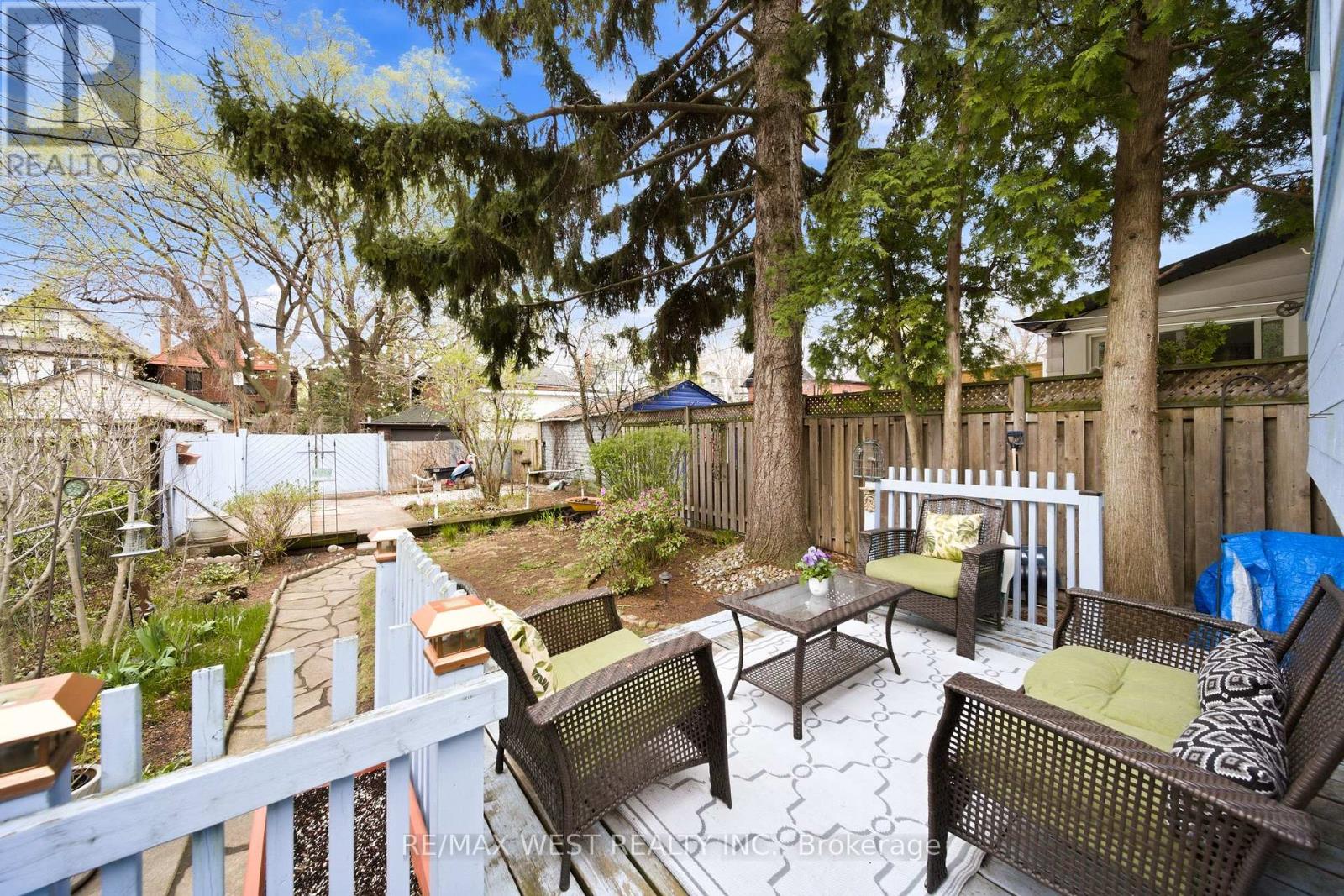 201 Gilmour Avenue, Toronto, Ontario  M6P 3B2 - Photo 25 - W13077854