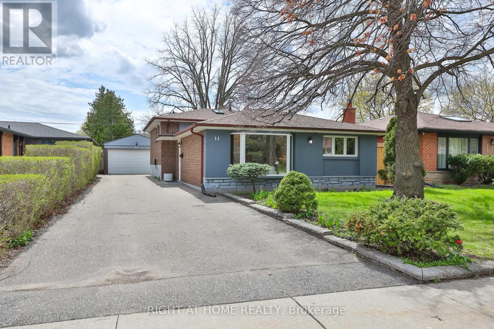 11 FARLEY CRESCENT, Toronto, Ontario