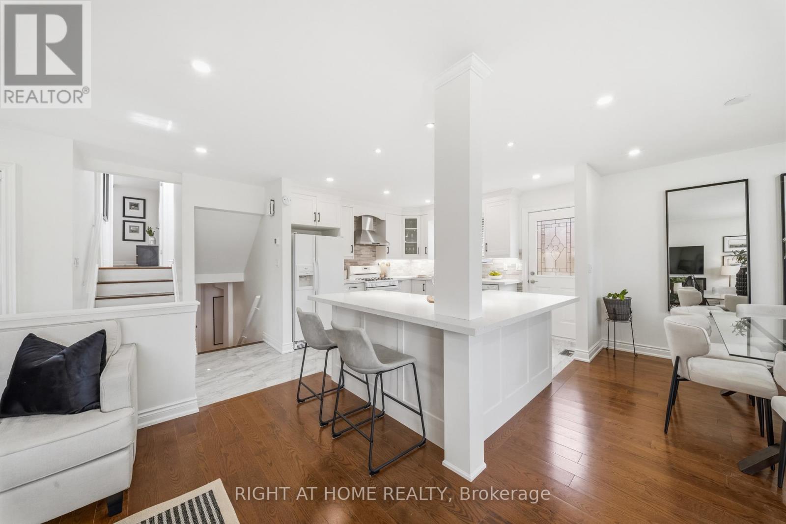 11 Farley Crescent, Toronto, Ontario  M9R 2A5 - Photo 10 - W13077882