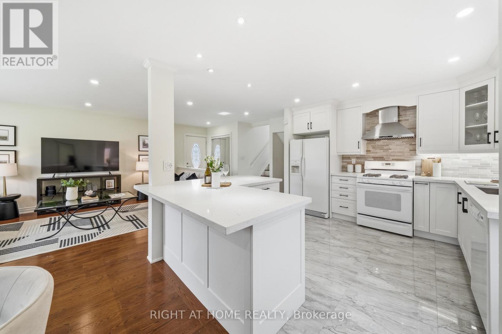 11 Farley Crescent, Toronto, Ontario  M9R 2A5 - Photo 12 - W13077882