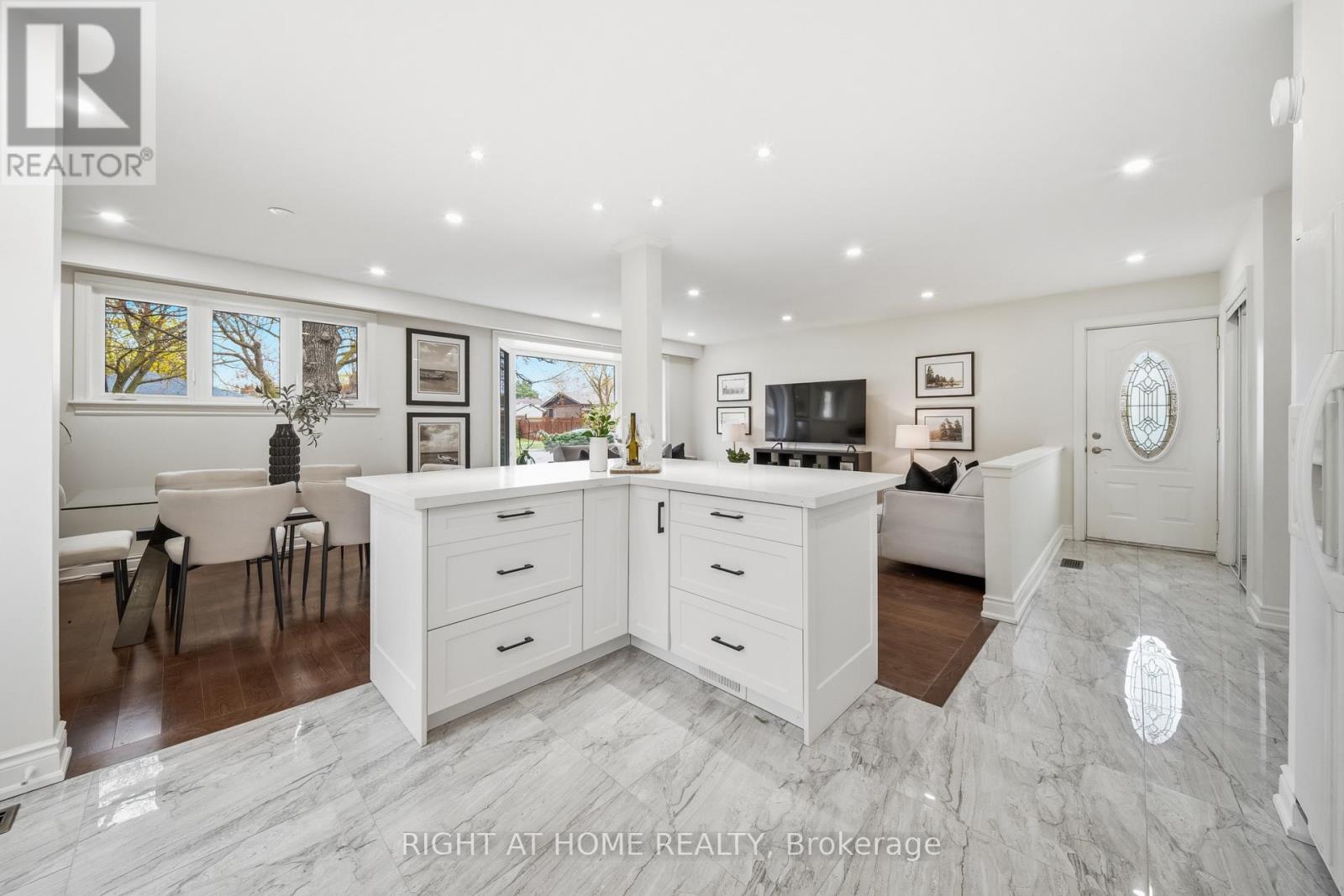 11 Farley Crescent, Toronto, Ontario  M9R 2A5 - Photo 18 - W13077882