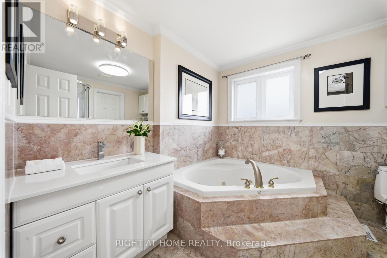 11 Farley Crescent, Toronto, Ontario  M9R 2A5 - Photo 21 - W13077882