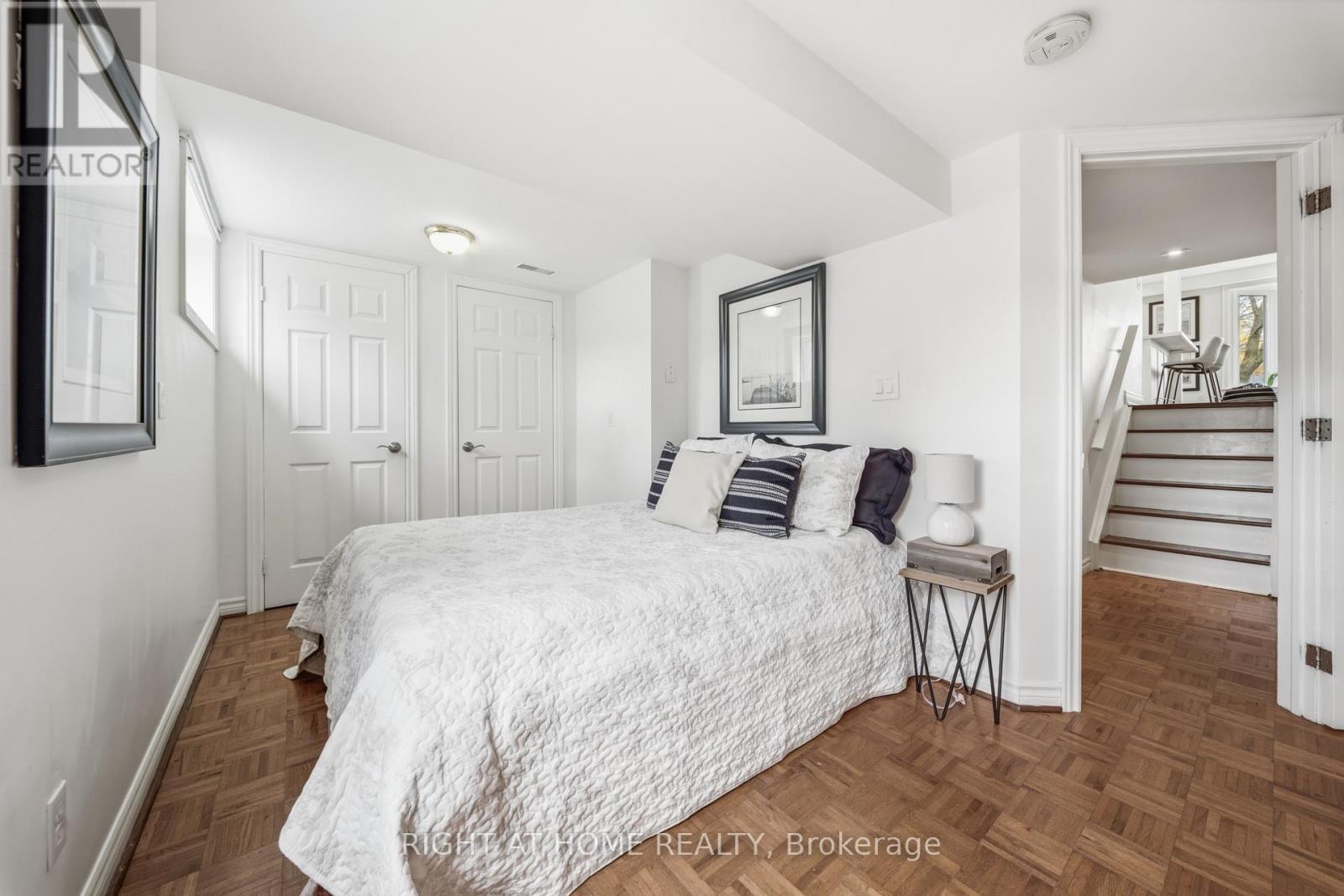 11 Farley Crescent, Toronto, Ontario  M9R 2A5 - Photo 35 - W13077882
