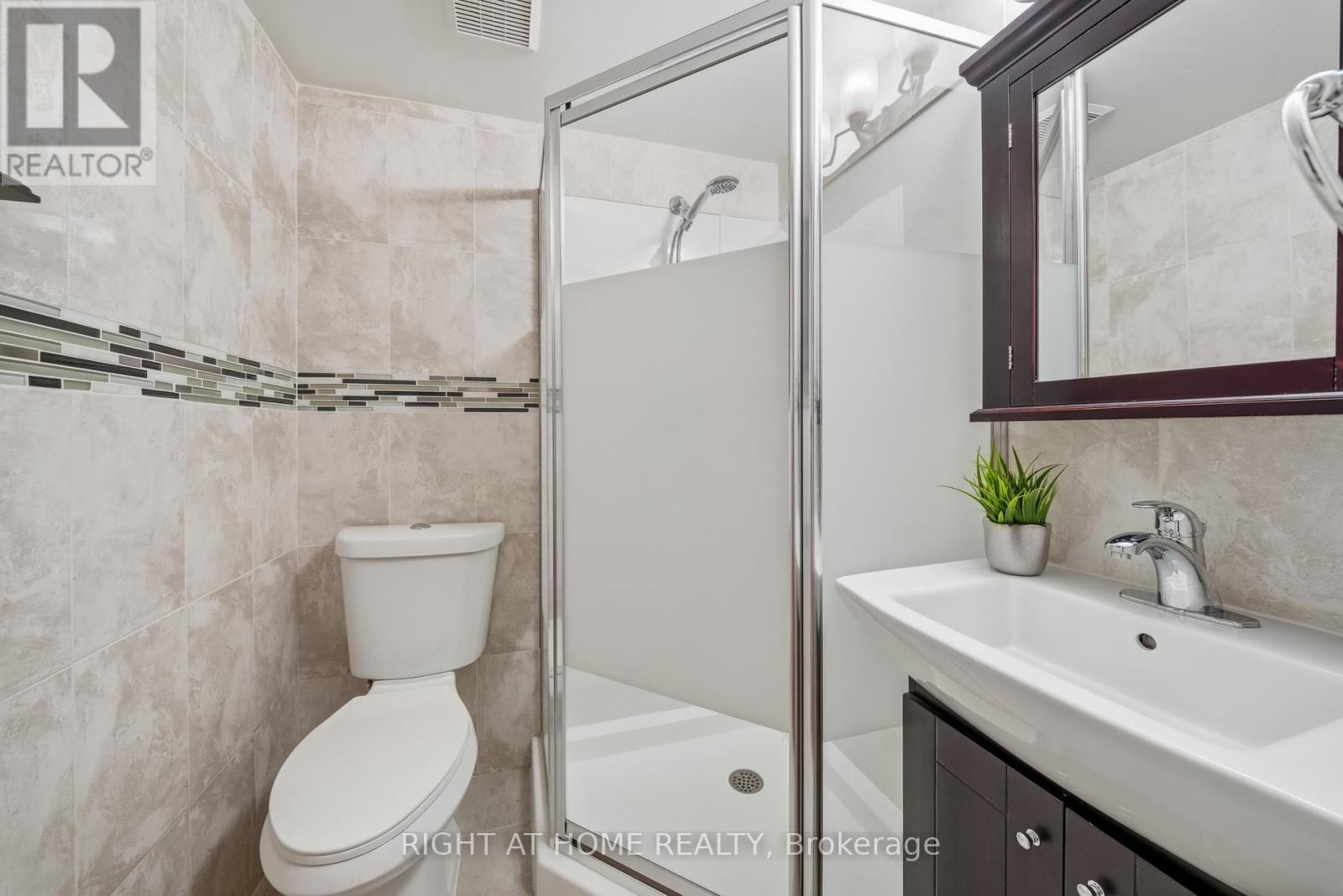 11 Farley Crescent, Toronto, Ontario  M9R 2A5 - Photo 36 - W13077882