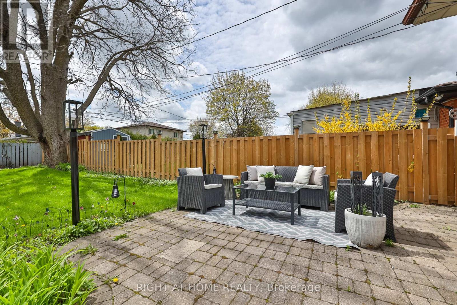 11 Farley Crescent, Toronto, Ontario  M9R 2A5 - Photo 39 - W13077882