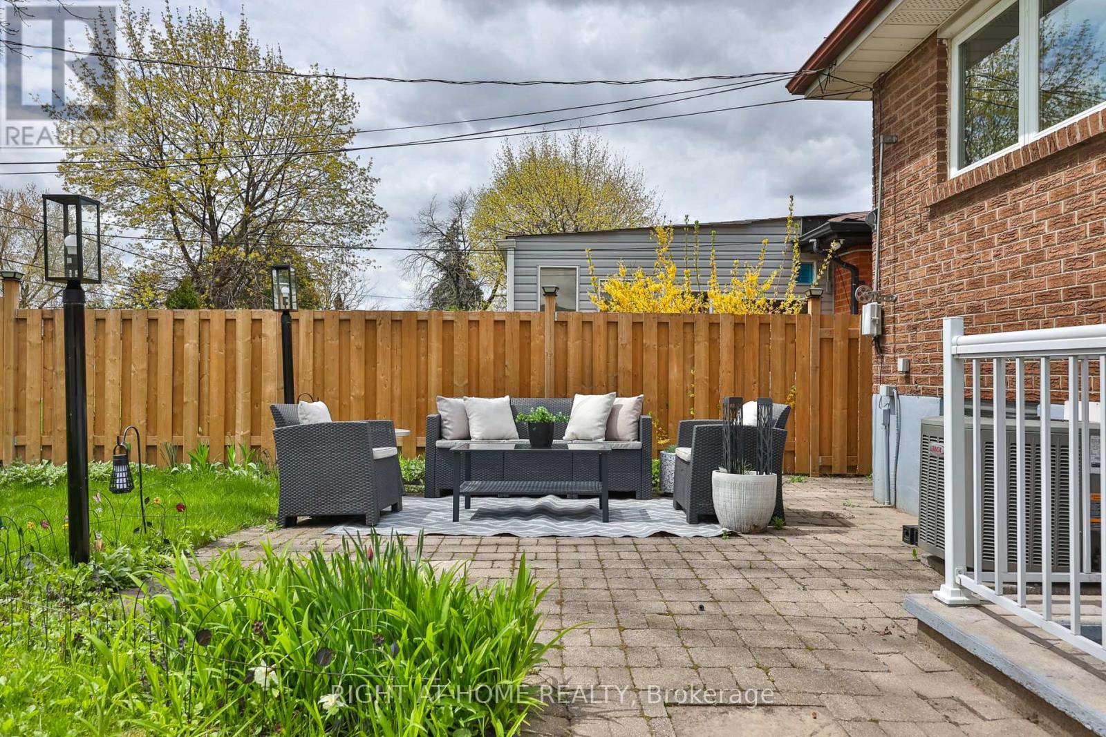 11 Farley Crescent, Toronto, Ontario  M9R 2A5 - Photo 42 - W13077882