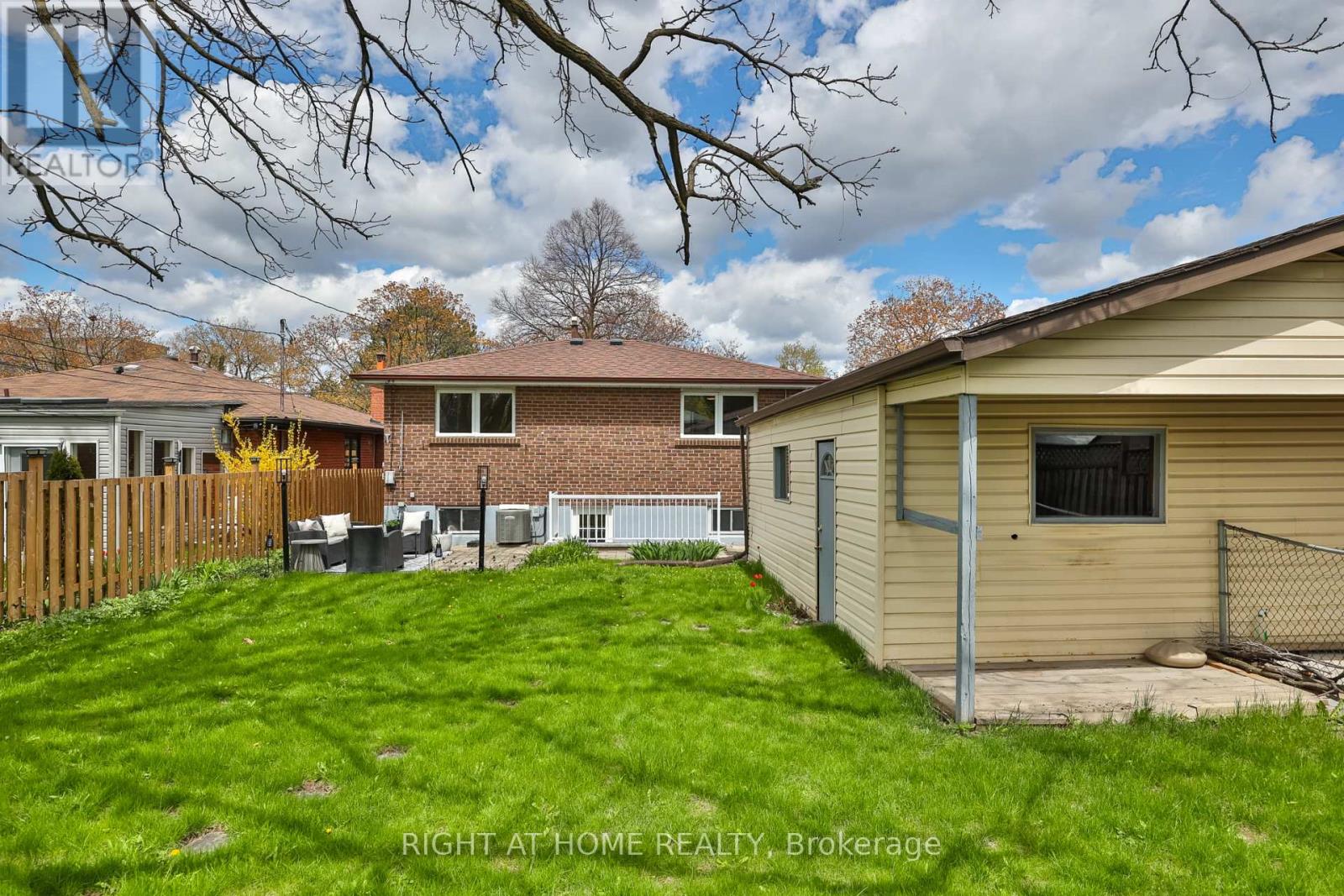 11 Farley Crescent, Toronto, Ontario  M9R 2A5 - Photo 44 - W13077882