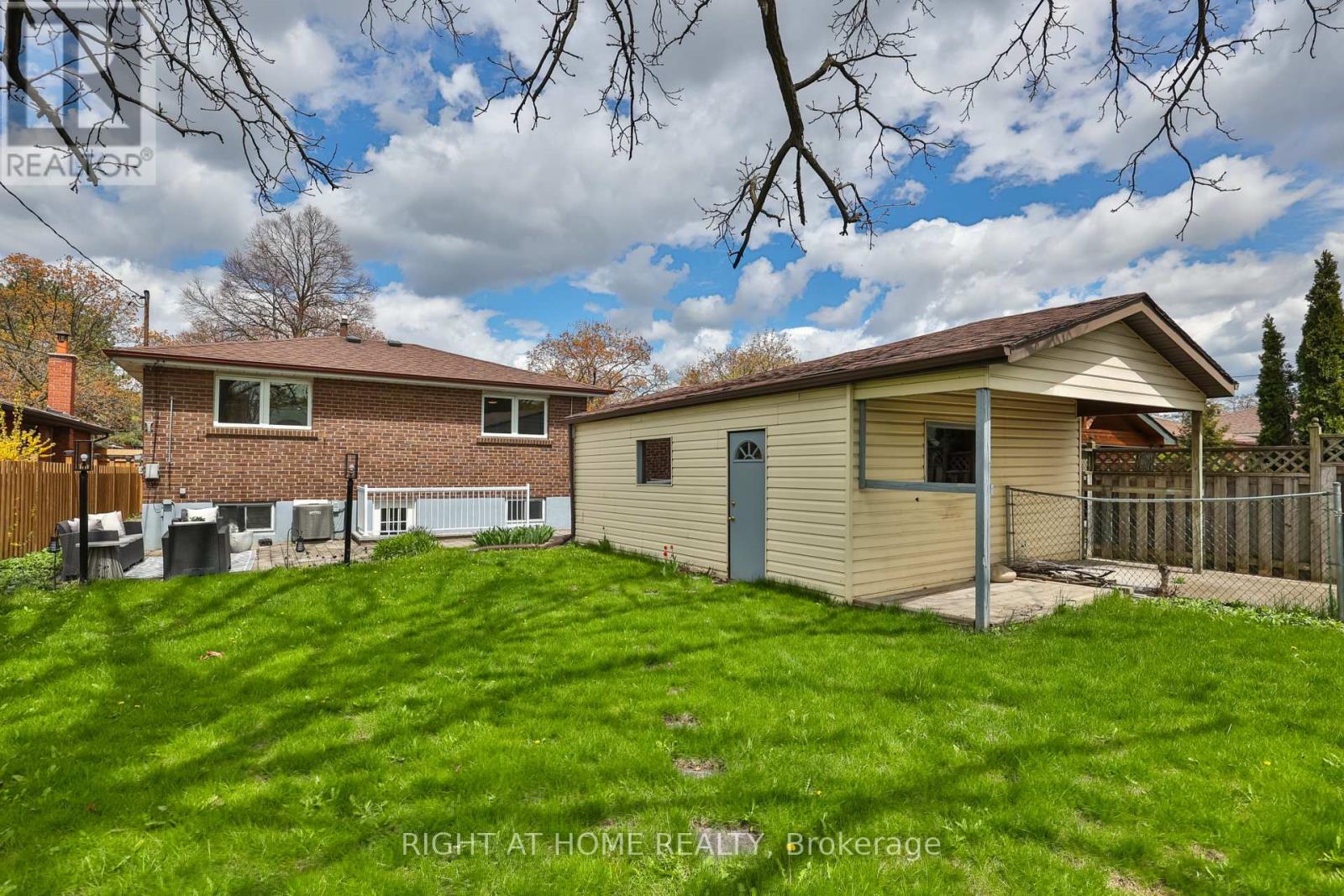 11 Farley Crescent, Toronto, Ontario  M9R 2A5 - Photo 46 - W13077882