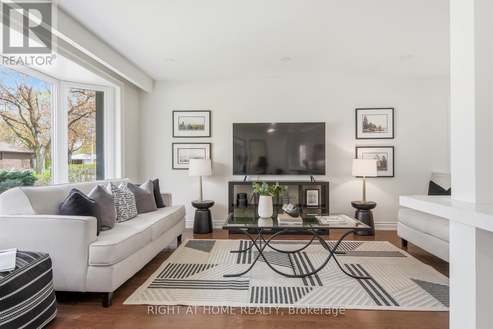 11 Farley Crescent, Toronto, Ontario  M9R 2A5 - Photo 7 - W13077882